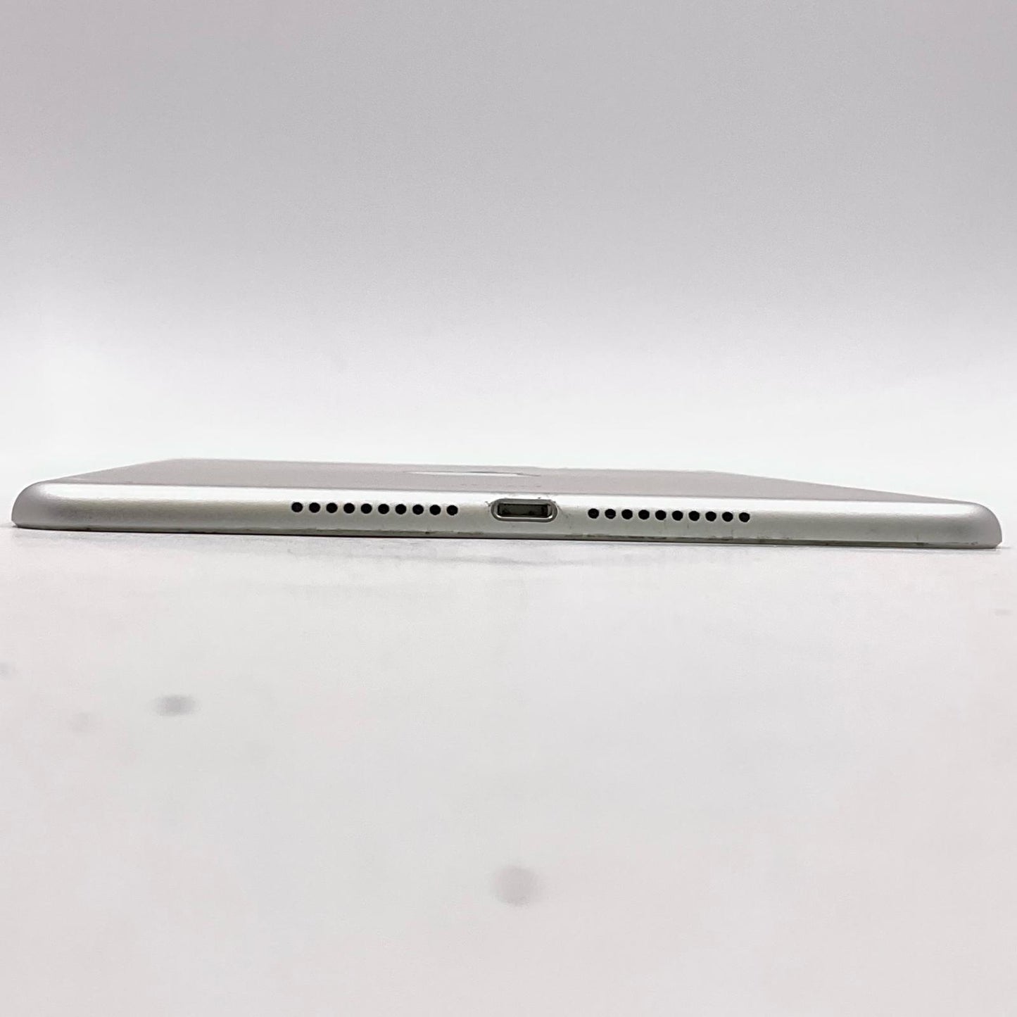 【最速発送】Apple iPad iPad mini 4 Wi-Fi + Cellular 128GB Silver docomo 白ロム【難有】