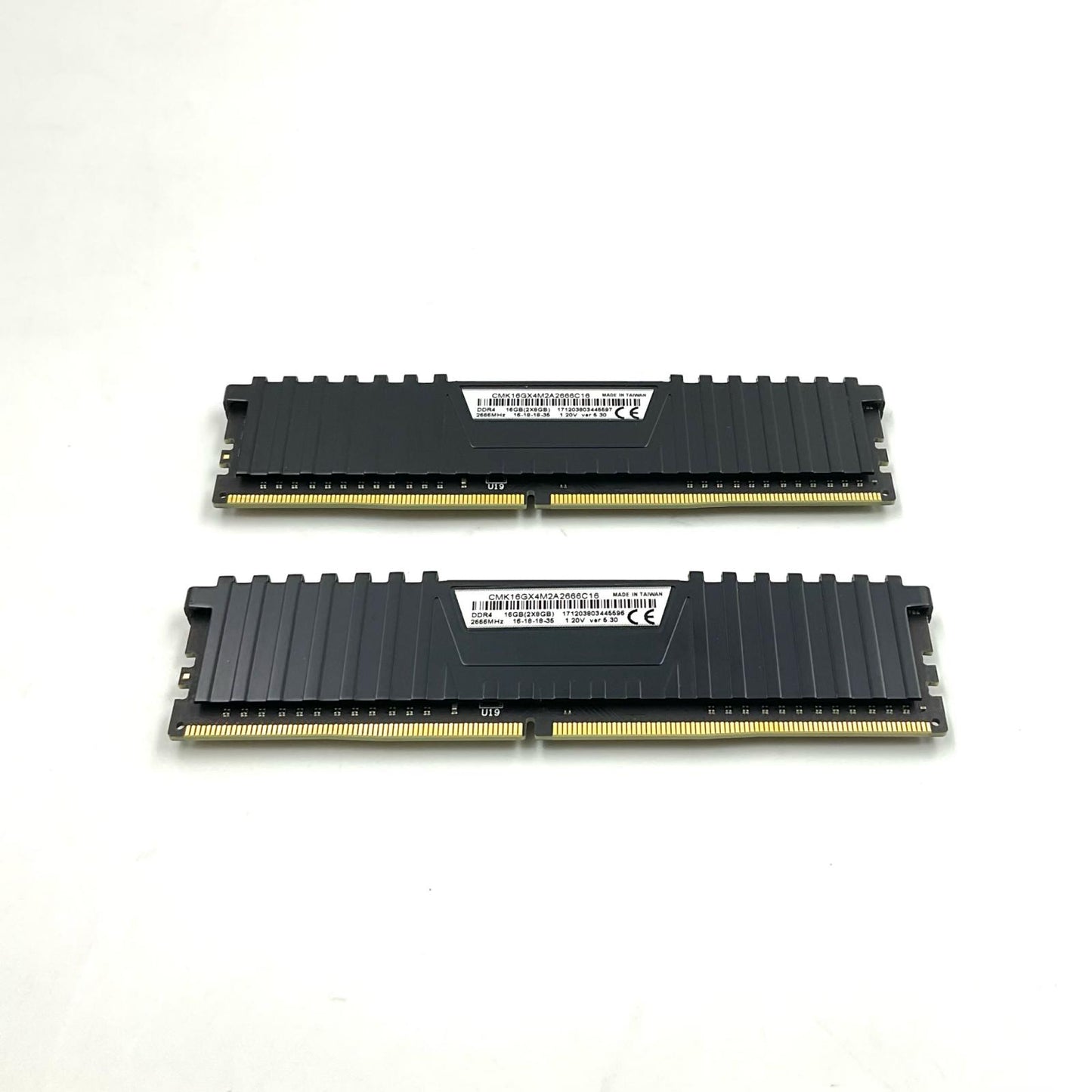 【全額返金保証】【最速発送】 メモリ DDR4 PC4-21300 8GB 2枚組 CMK16GX4M2A2666C16 美品 動作確認済