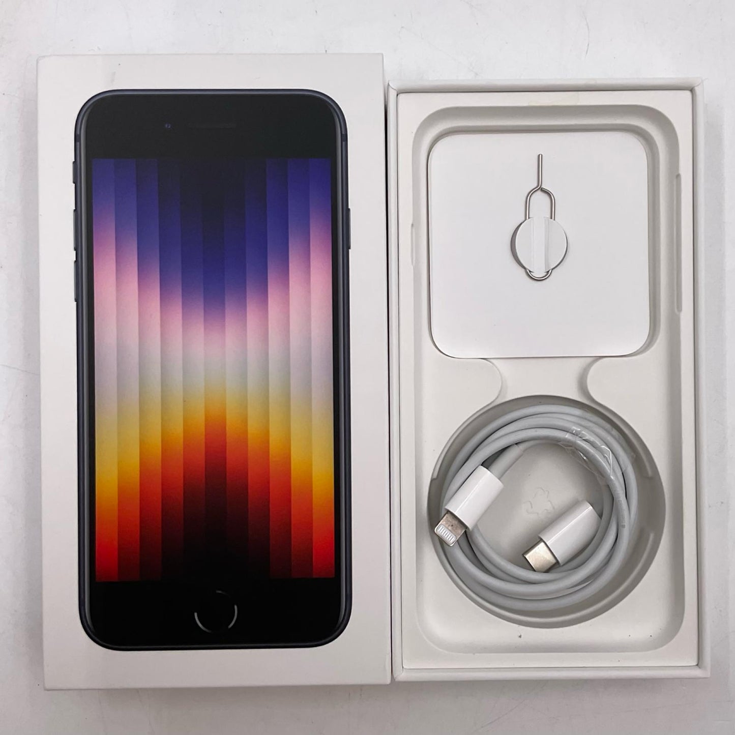 【全額返金保証】【最速発送】Apple iPhone iPhone SE(第3世代) 64GB ミッドナイト au 白ロム 美品 動作確認済 83%