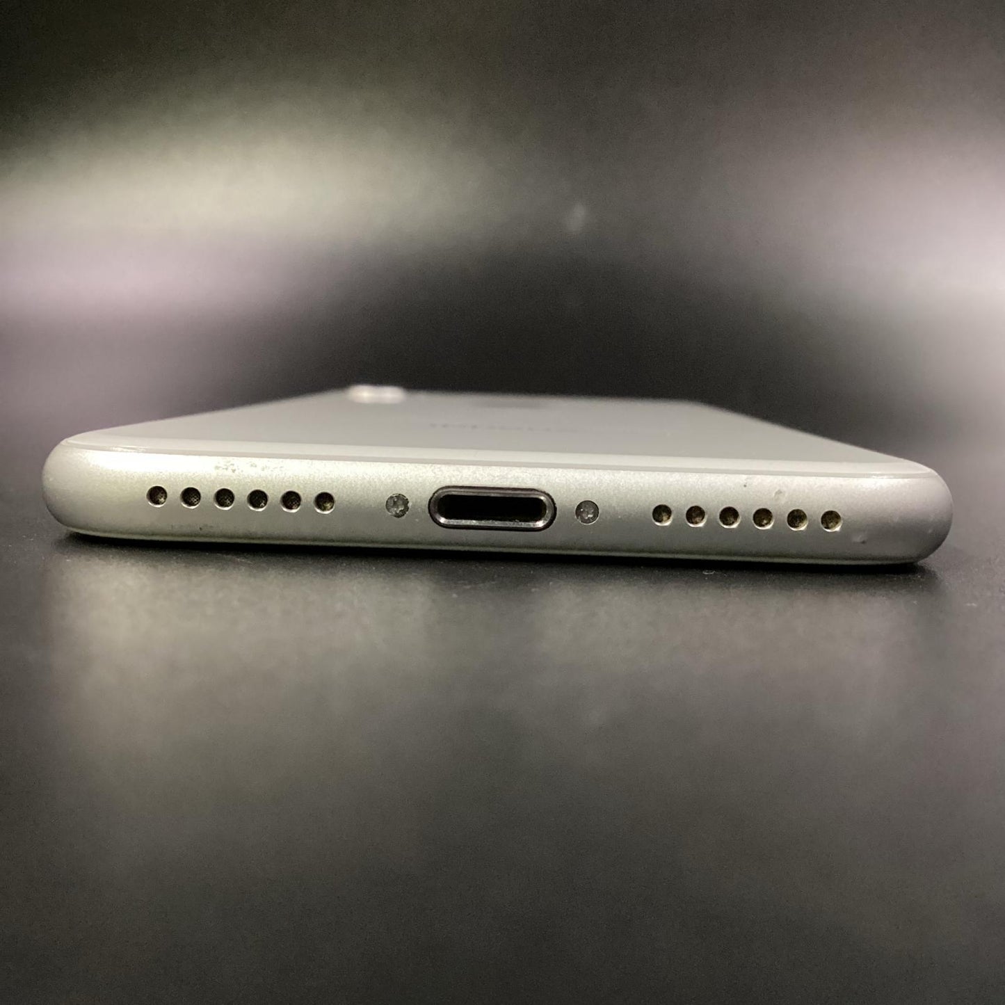 【全額返金保証】【最速発送】Apple iPhone iPhone 8 64GB シルバー au 白ロム 動作確認済 100%