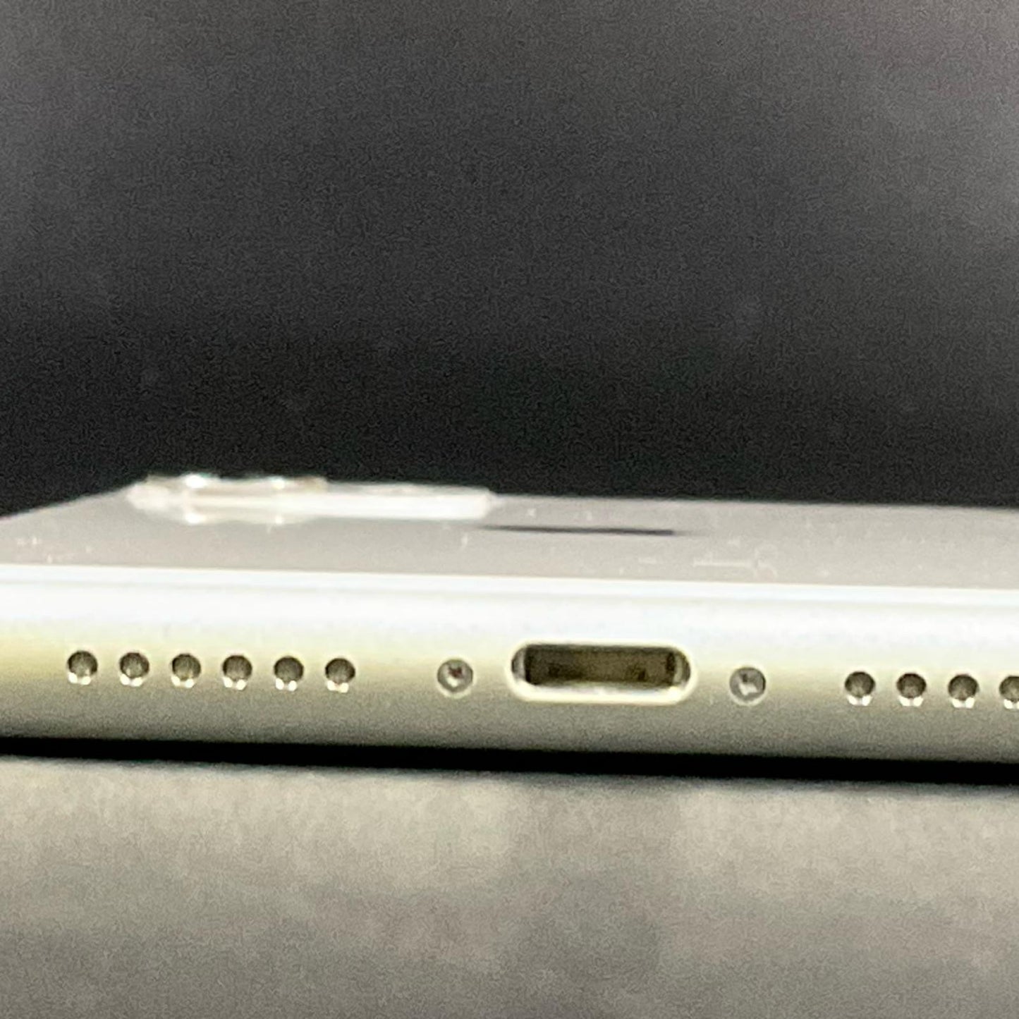 【全額返金保証】【最速発送】Apple iPhone iPhone 11 64GB ホワイト docomo 白ロム 美品 動作確認済 90%