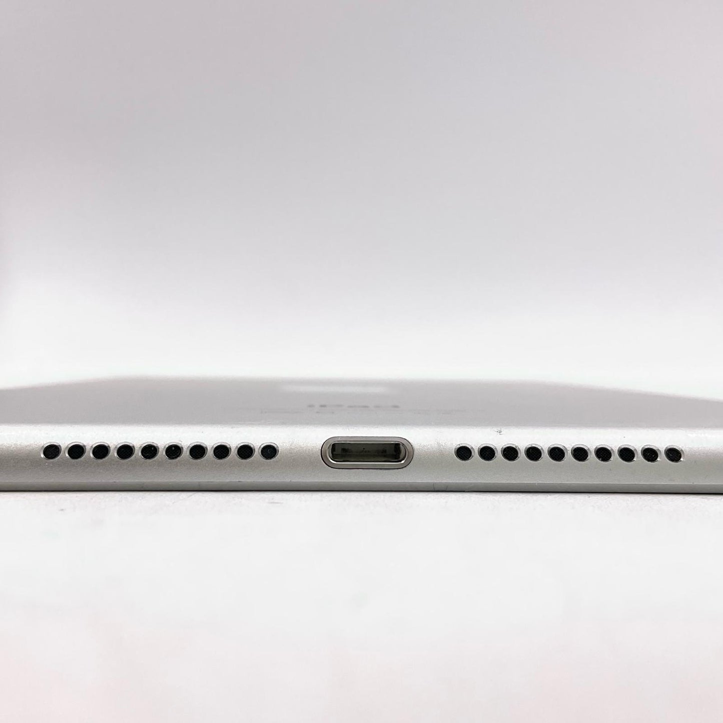 【全額返金保証】【最速発送】Apple iPad iPad mini 4 7.9インチ 64GB シルバー Wi-Fi 動作確認済
