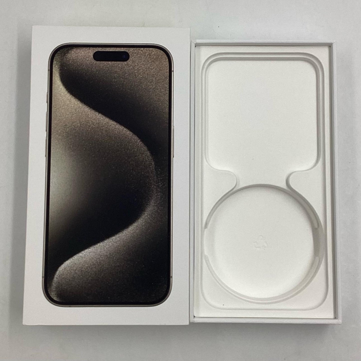 【全額返金保証】【最速発送】Apple iPhone iPhone 15 Pro 256GB ブラックチタニウム SIMフリー 白ロム 美品 動作確認済 81%