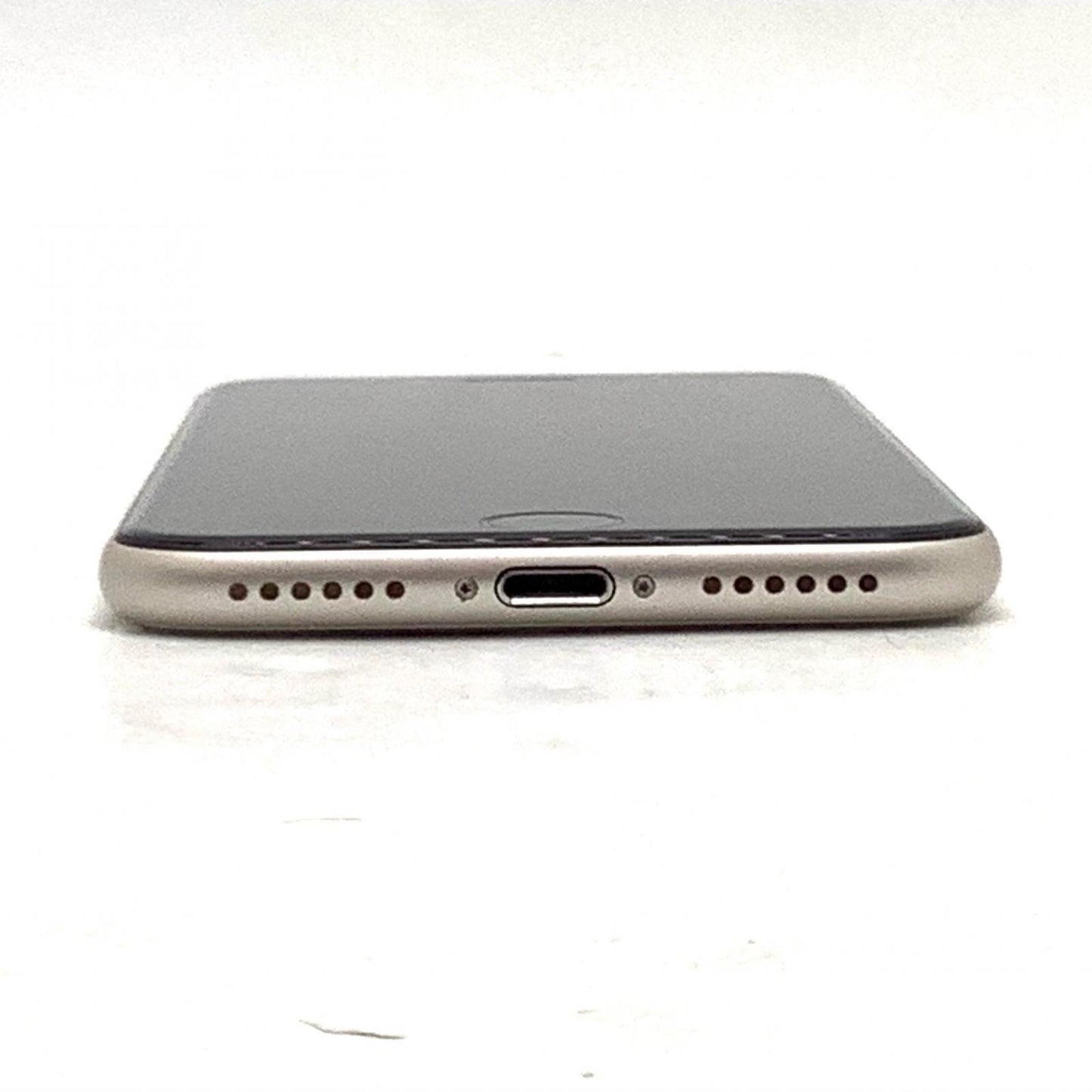 【全額返金保証】【最速発送】Apple iPhone iPhone SE(第3世代) 64GB スターライト au 白ロム 美品 動作確認済 83%