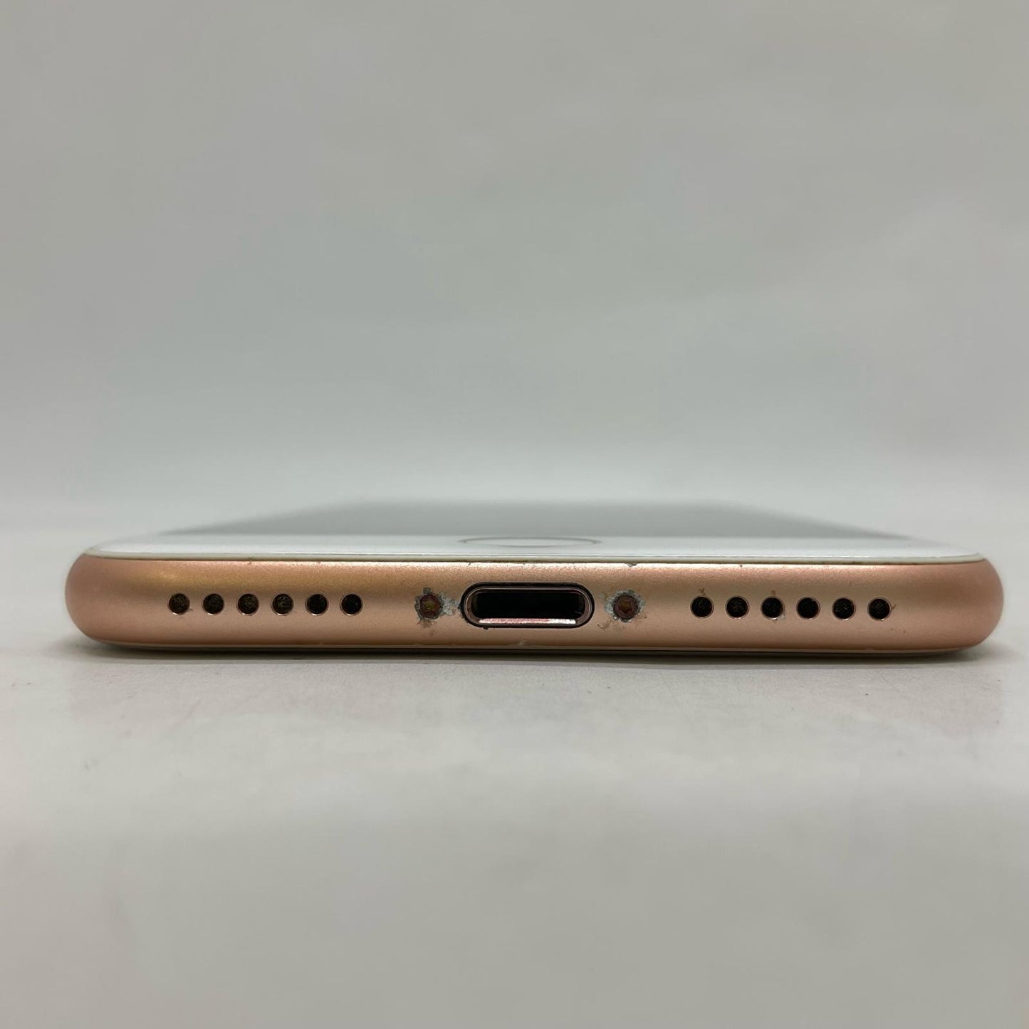 【全額返金保証】【最速発送】Apple iPhone iPhone 8 64GB ゴールド au 白ロム 動作確認済 79%