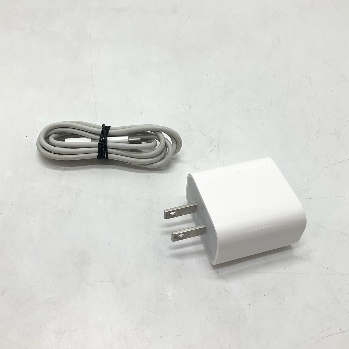 【全額返金保証】【最速発送】Apple iPad Pro 11インチ 第3世代 256GB シルバー WiFi+Cellular au SIMフリー 白ロム 美品 動作確認済