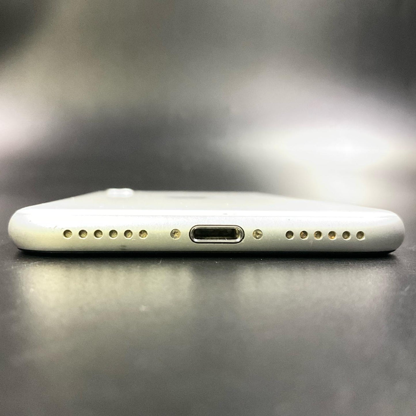 【全額返金保証】【最速発送】Apple iPhone iPhone SE(第2世代) 64GB ホワイト au 白ロム 美品 動作確認済 80%