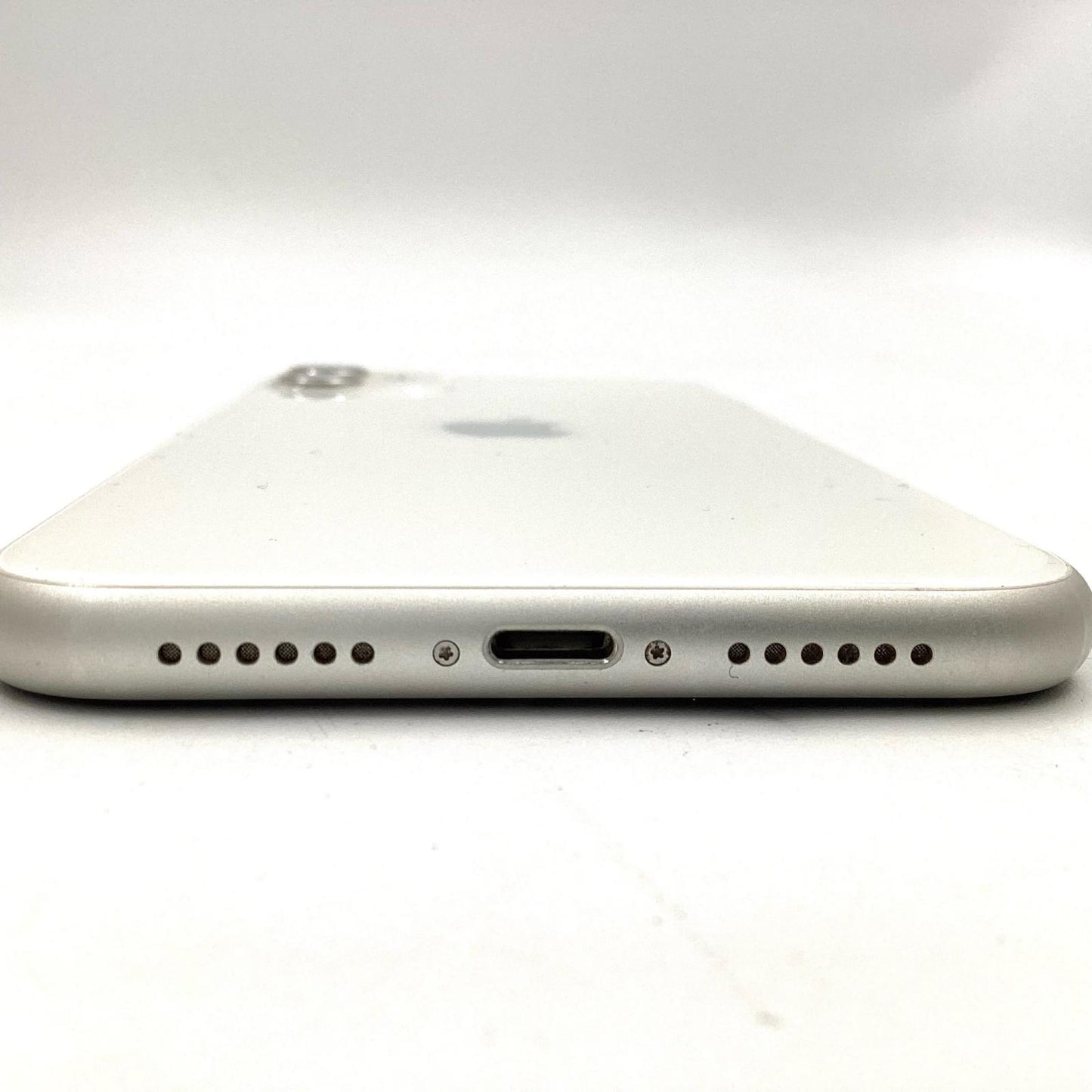 【全額返金保証】【最速発送】Apple iPhone iPhone 11 64GB ホワイト au 白ロム 動作確認済 78%