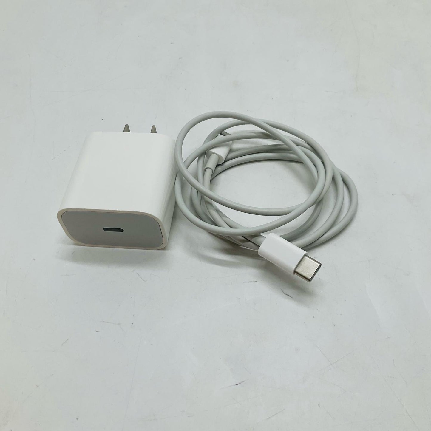 【全額返金保証】【最速発送】Apple iPad iPad 10.2インチ 第8世代 32GB シルバー Wi-Fi 動作確認済