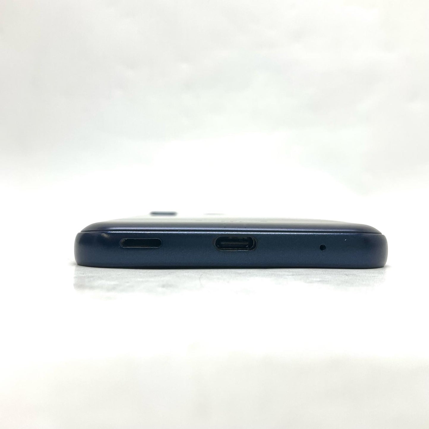 【全額返金保証】【最速発送】富士通 arrows We 64GB ネイビー docomo F-51B 白ロム 美品 動作確認済