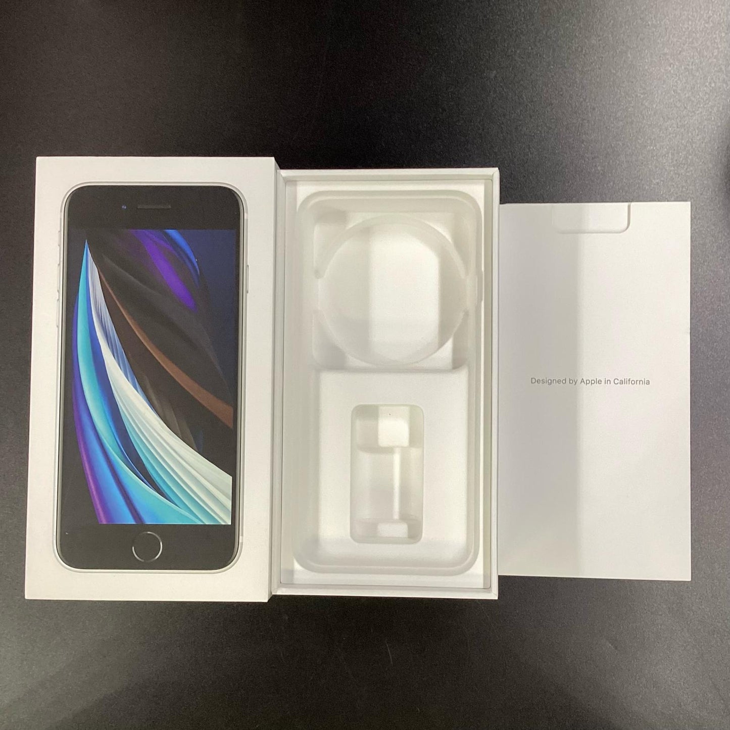 【全額返金保証】【最速発送】Apple iPhone iPhone SE(第2世代) 64GB ホワイト SIMフリー 白ロム 動作確認済 77%