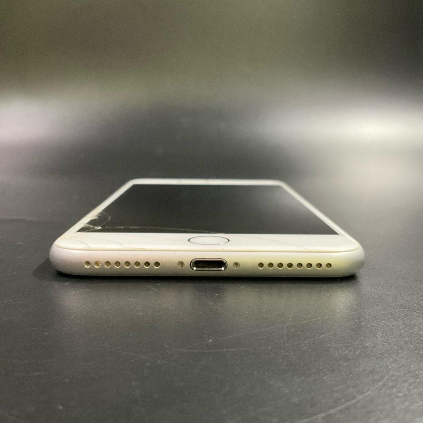【最速発送】Apple iPhone iPhone 8 Plus 64GB シルバー Softbank 白ロム【難有】 75%