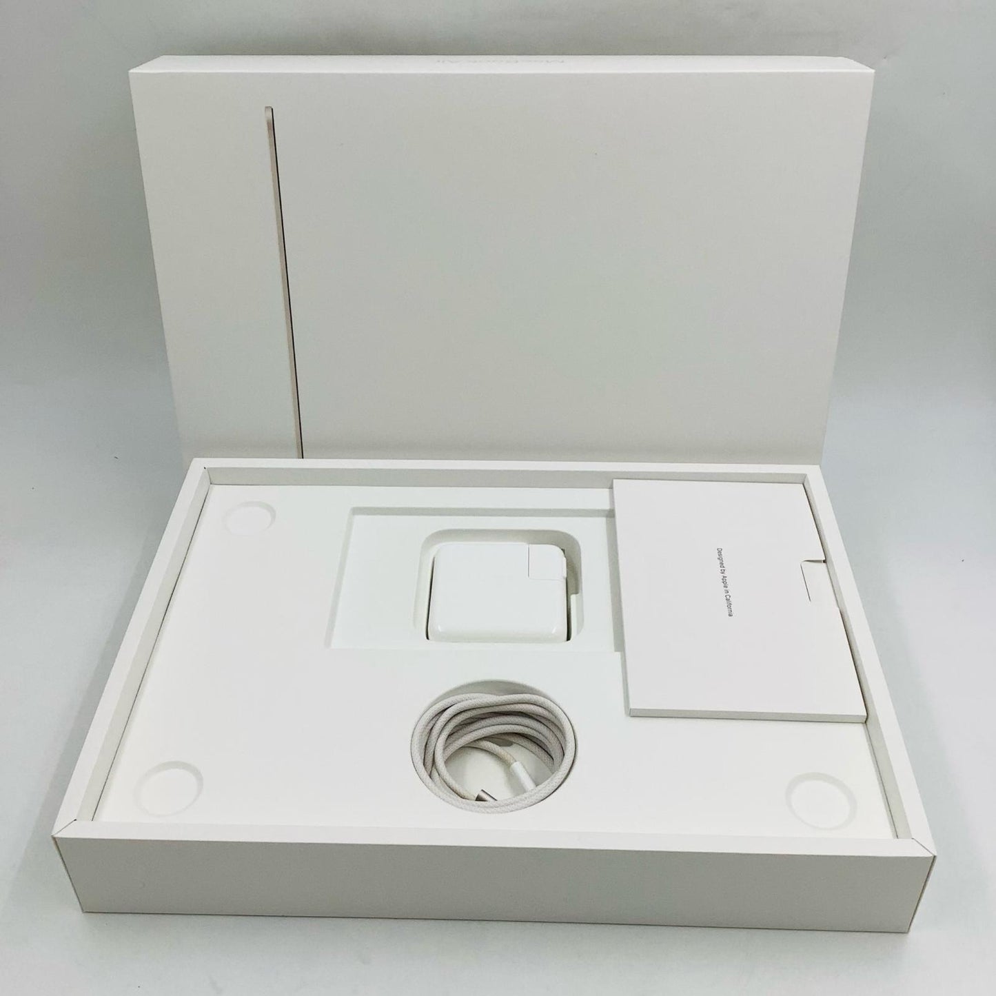 【全額返金保証】【最速発送】Apple MacBook Air 13インチ 2022 Apple M2 8GB 256GB スターライト 100% 超美品 動作確認済