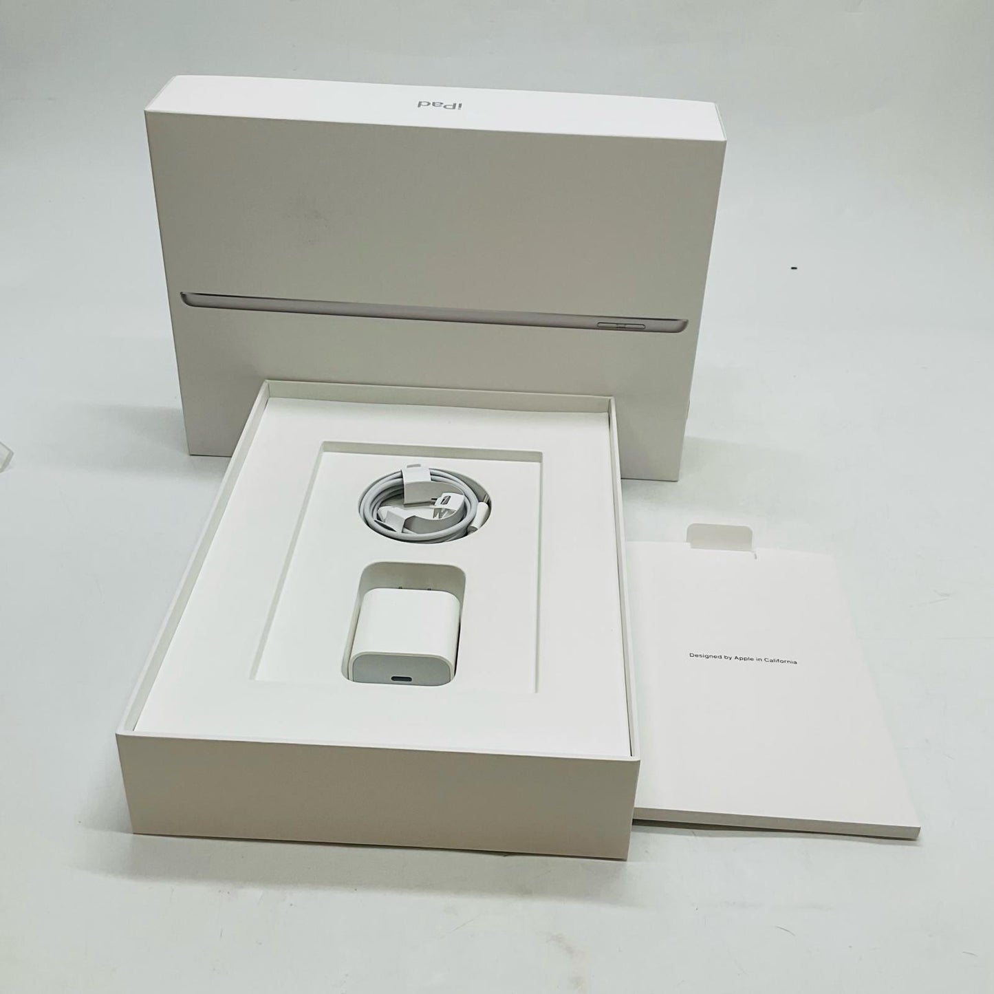 【全額返金保証】【最速発送】Apple iPad iPad 10.2インチ 第9世代 64GB シルバー WiFi+Cellular docomo SIMフリー 白ロム 動作確認済