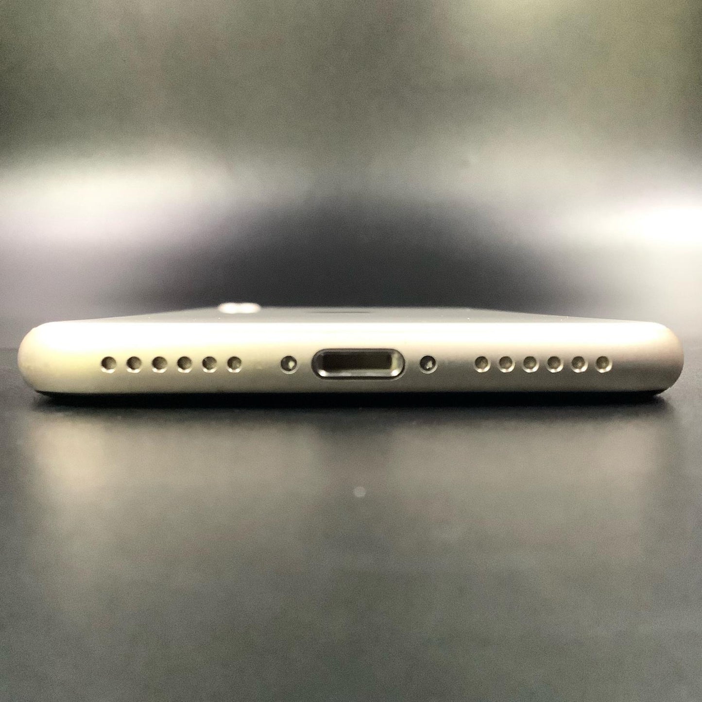 【全額返金保証】【最速発送】Apple iPhone iPhone SE (第3世代) 64GB Starlight au 白ロム 動作確認済 96%