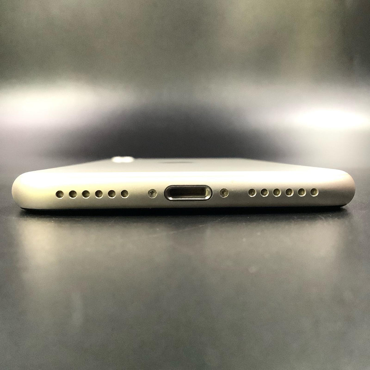 【全額返金保証】【最速発送】Apple iPhone iPhone SE(第3世代) 64GB スターライト au 白ロム 動作確認済 86%