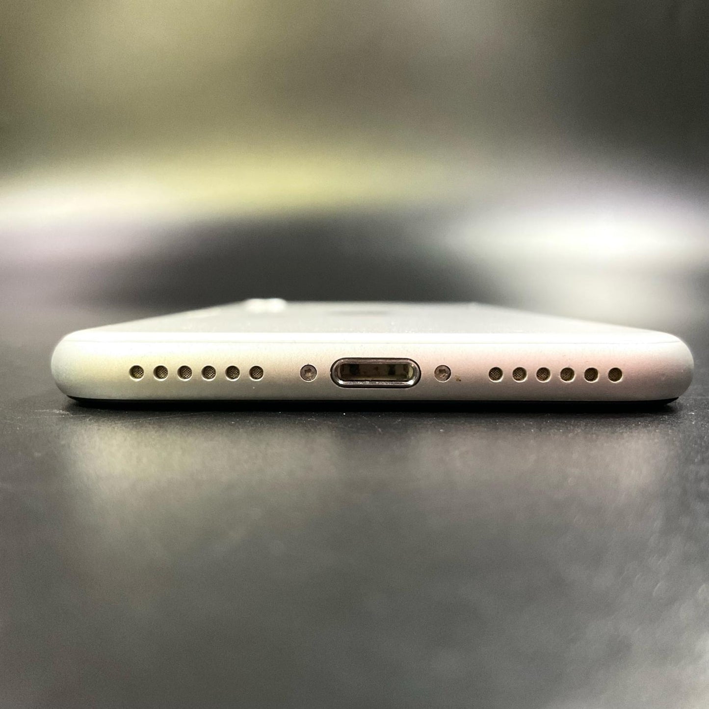【最速発送】Apple iPhone iPhone SE(第2世代) 64GB ホワイト au 白ロム【難有】 84%