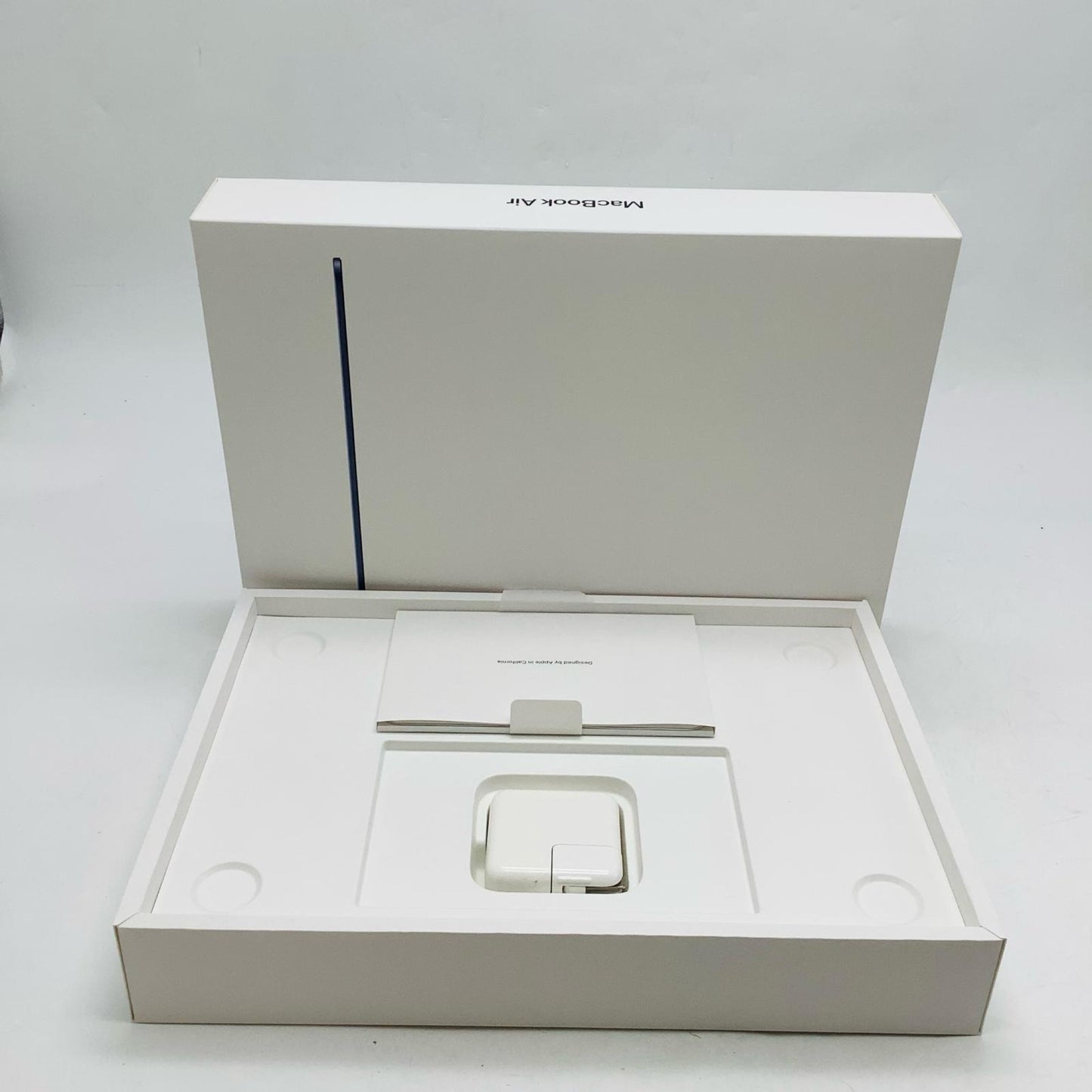 【全額返金保証】【最速発送】Apple MacBook Air 13.6インチ 2022 M2 8コア 8GB 256GB ミッドナイト 95% 動作確認済