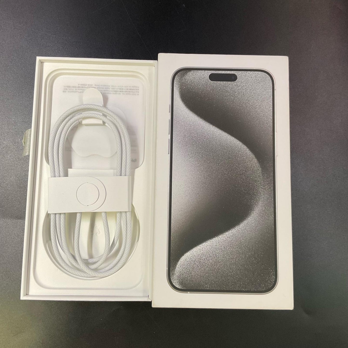 【全額返金保証】【最速発送】Apple iPhone iPhone 15 Pro Max 256GB ホワイトチタニウム docomo SIMフリー 白ロム 美品 動作確認済 88%