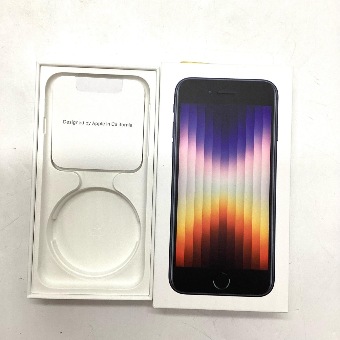 【全額返金保証】【最速発送】Apple iPhone iPhone SE(第3世代) 64GB ミッドナイト Softbank 白ロム 動作確認済 77%