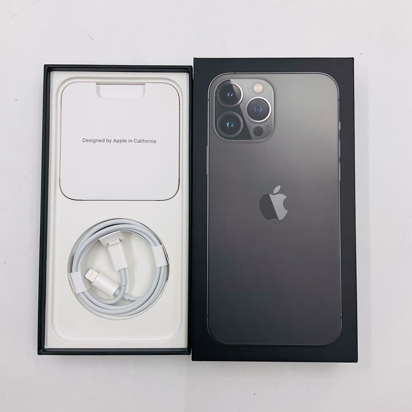【全額返金保証】【最速発送】Apple iPhone iPhone 13 Pro Max 128GB グラファイト au SIMフリー 白ロム 動作確認済 80%