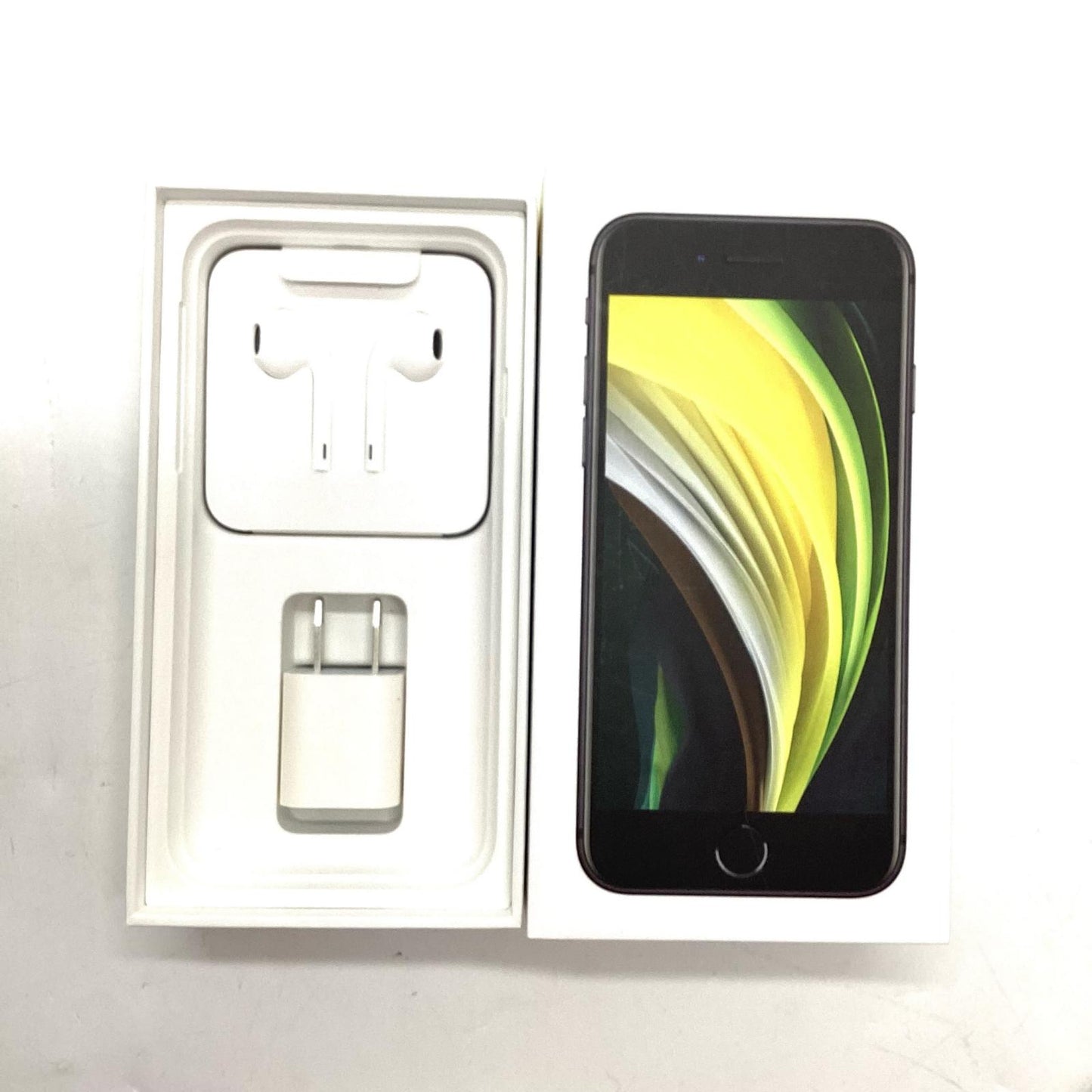 【全額返金保証】【最速発送】Apple iPhone iPhone SE(第2世代) 128GB ブラック docomo 白ロム 動作確認済 77%
