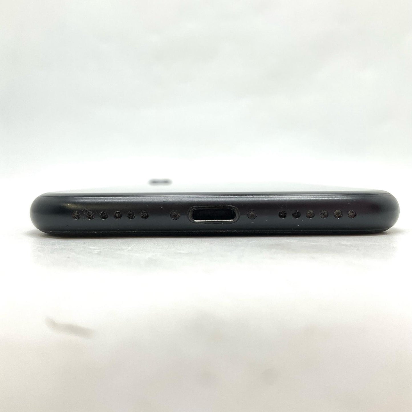 【全額返金保証】【最速発送】Apple iPhone iPhone SE(第2世代) 64GB ブラック Softbank 白ロム 動作確認済 75%