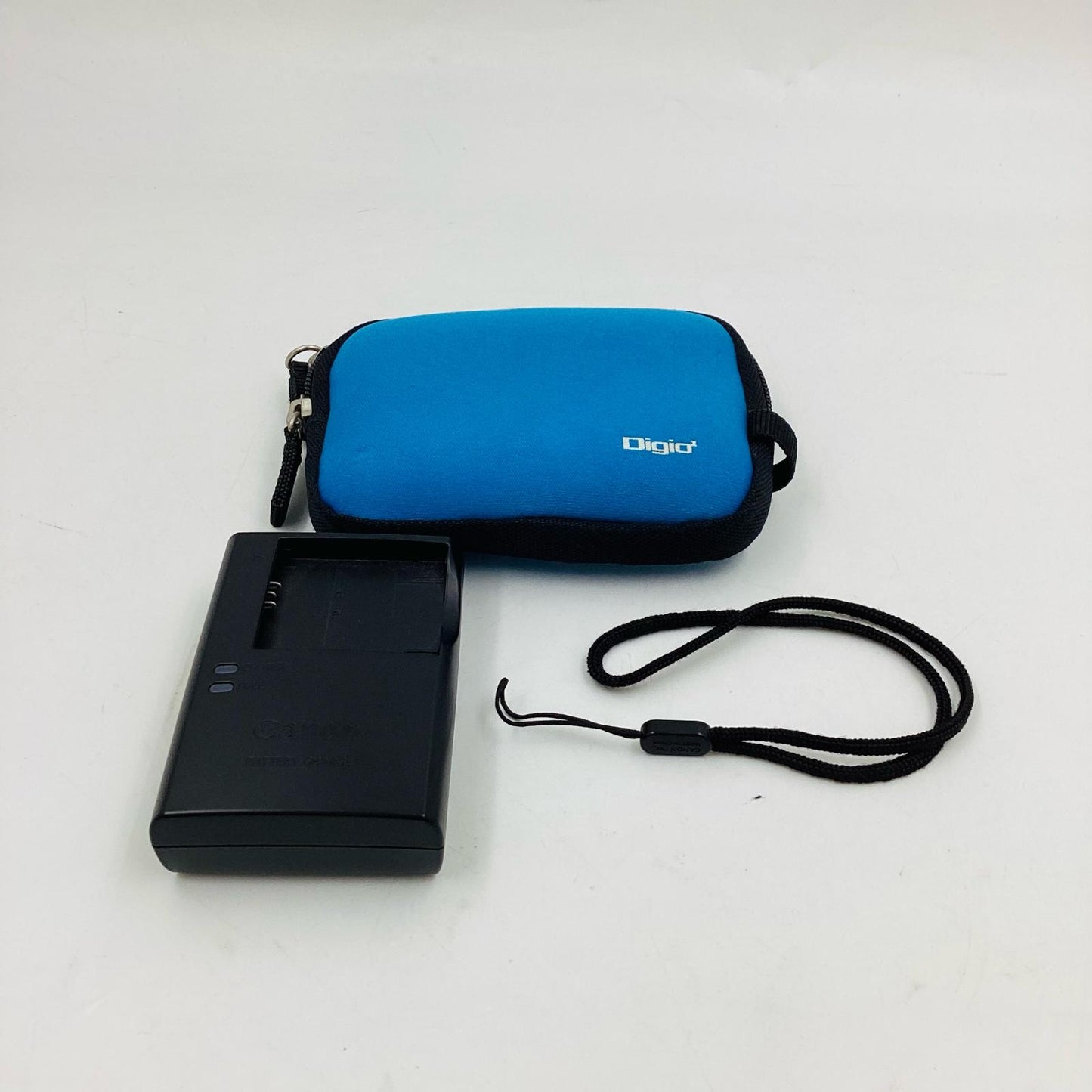 【全額返金保証】【最速発送】Canon デジタル一眼 Powershot A2600HD シルバー 美品 動作確認済