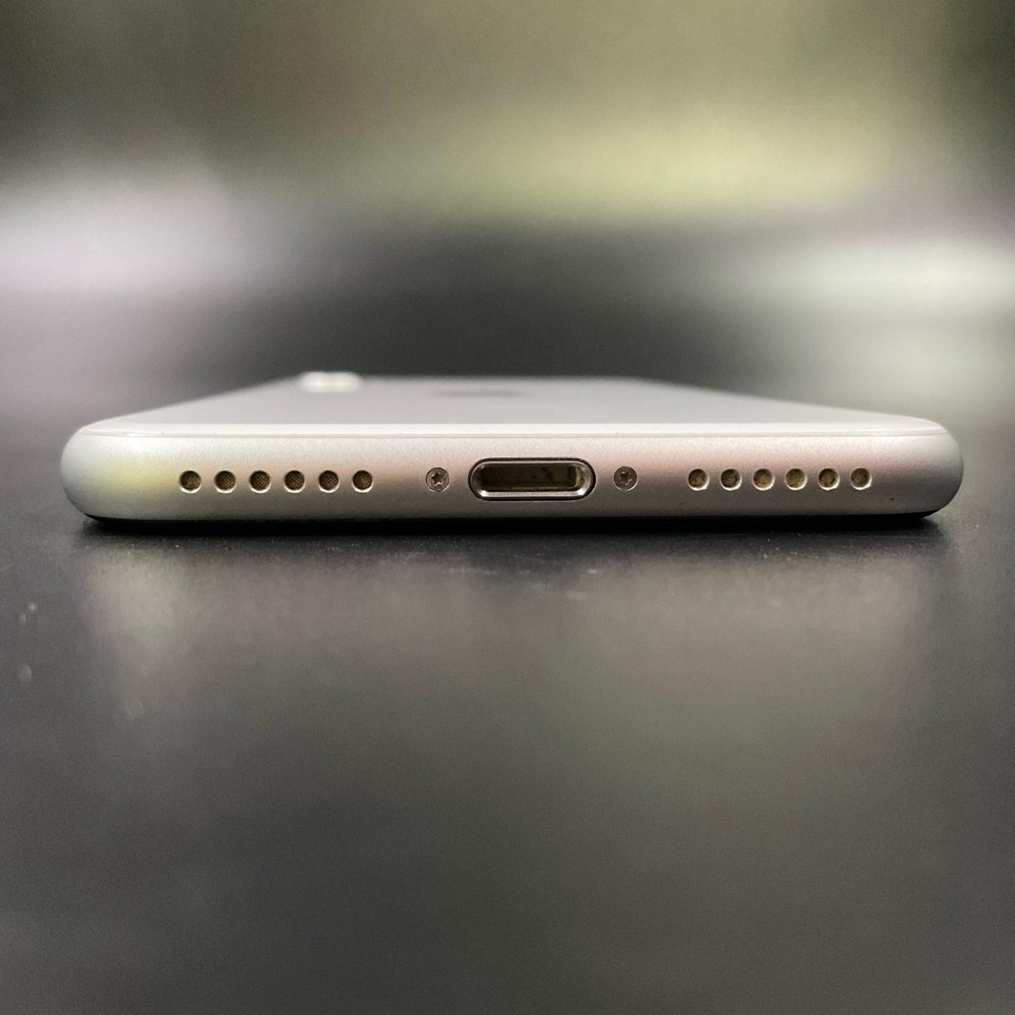 【全額返金保証】【最速発送】Apple iPhone iPhone SE(第2世代) 128GB ホワイト 白ロム 美品 動作確認済 84%
