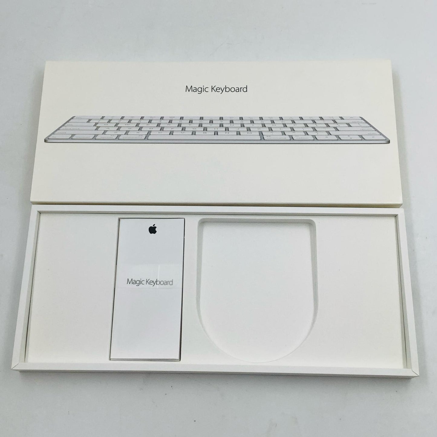 【全額返金保証】【最速発送】Apple Magic Keyboard (JIS) MLA22J/A 美品 動作確認済