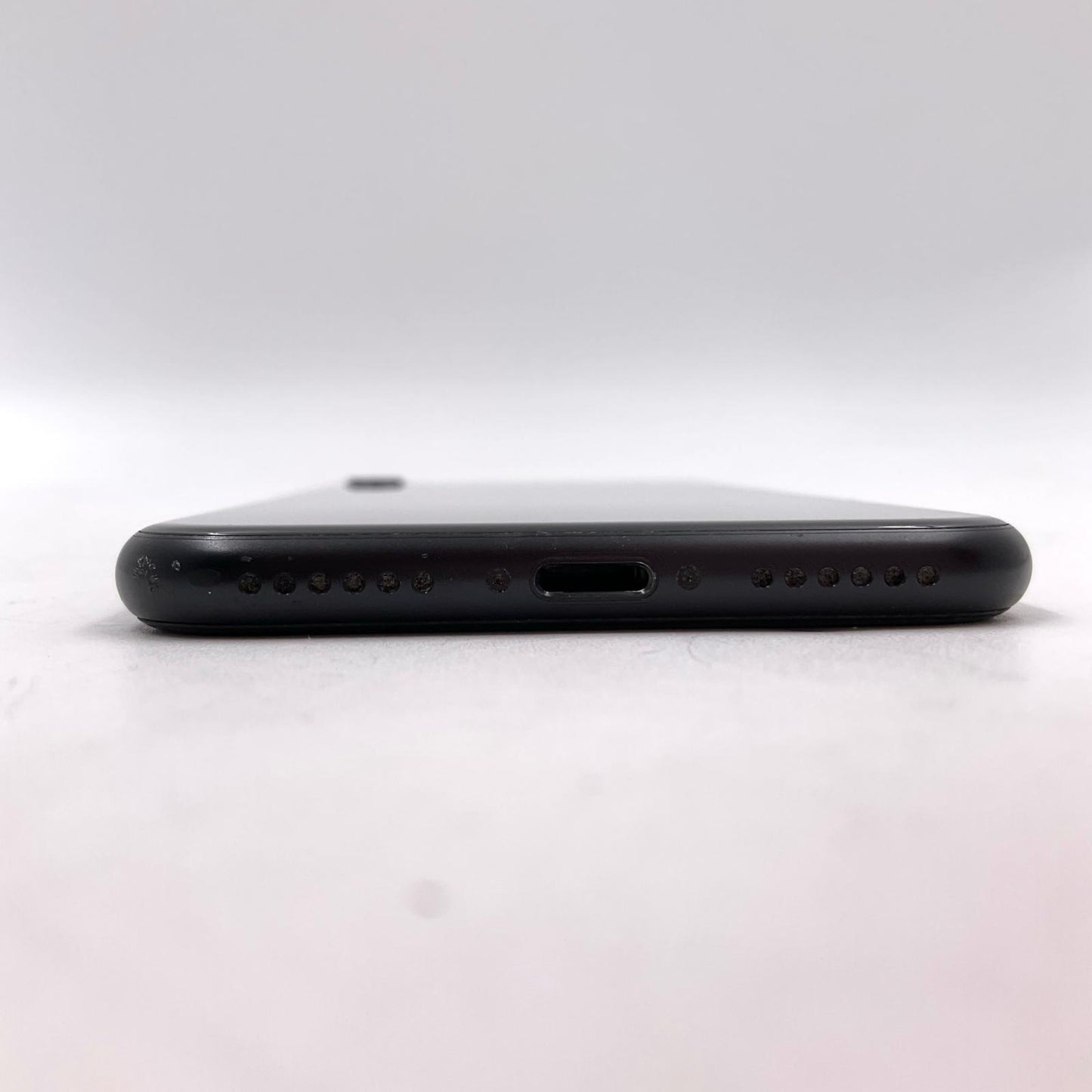 【全額返金保証】【最速発送】Apple iPhone iPhone SE(第2世代) 64GB ブラック au SIMフリー 白ロム 動作確認済 69%