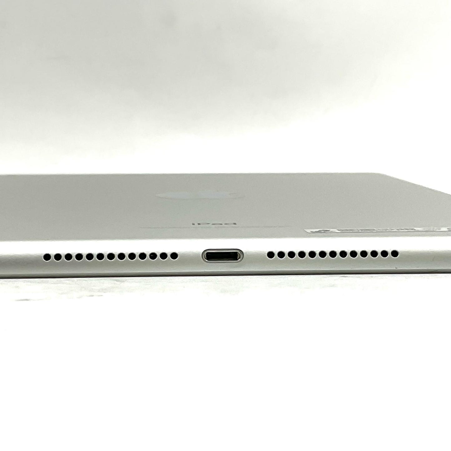 【全額返金保証】【最速発送】Apple iPad iPad 9.7インチ 第6世代 32GB シルバー Wi-Fi 動作確認済