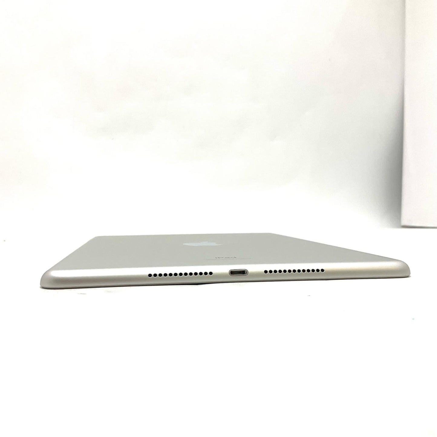 【全額返金保証】【最速発送】Apple iPad iPad 10.2インチ 第9世代 64GB シルバー Wi-Fi 美品 動作確認済