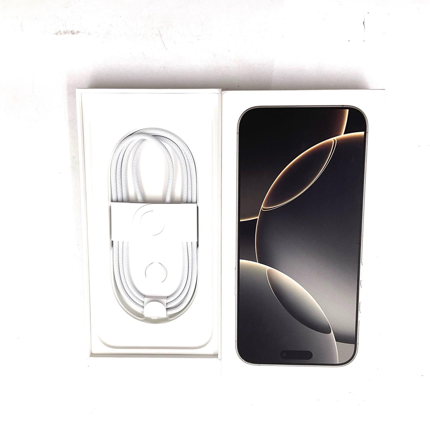 【全額返金保証】【最速発送】Apple iPhone iPhone 16 Pro Max 1TB ナチュラルチタニウム au SIMフリー 美品 動作確認済 95%