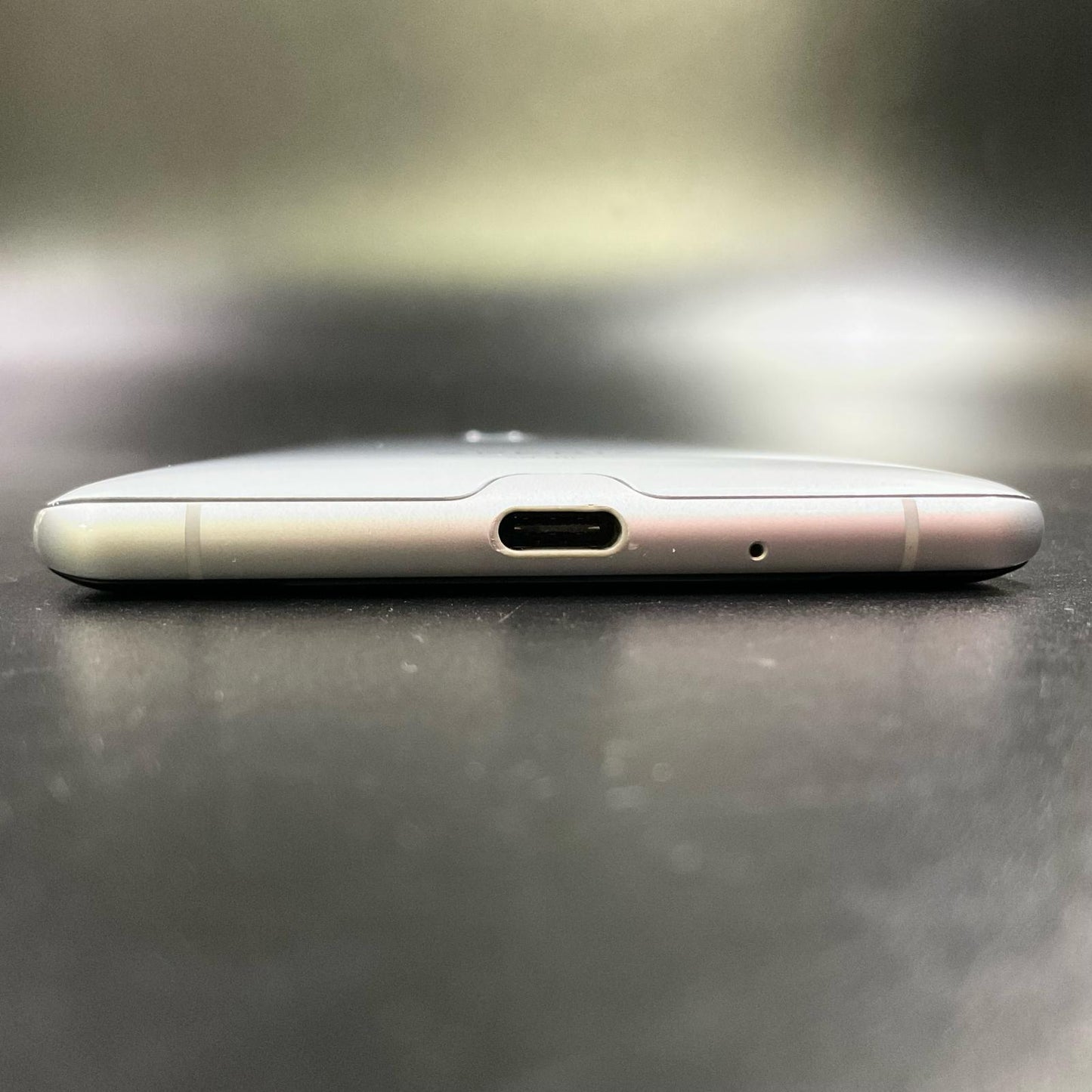【全額返金保証】【最速発送】Sony Xperia XZ3 64GB docomo SO-01L 白ロム 動作確認済