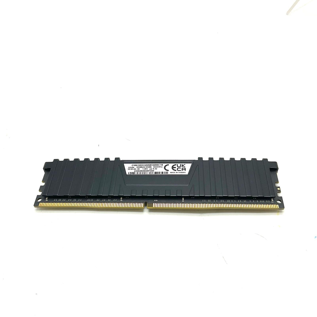 【全額返金保証】【最速発送】Corsair メモリ DDR4 PC4-25600 16GB X1枚 CMK32GX4M2E3200C16 美品 動作確認済