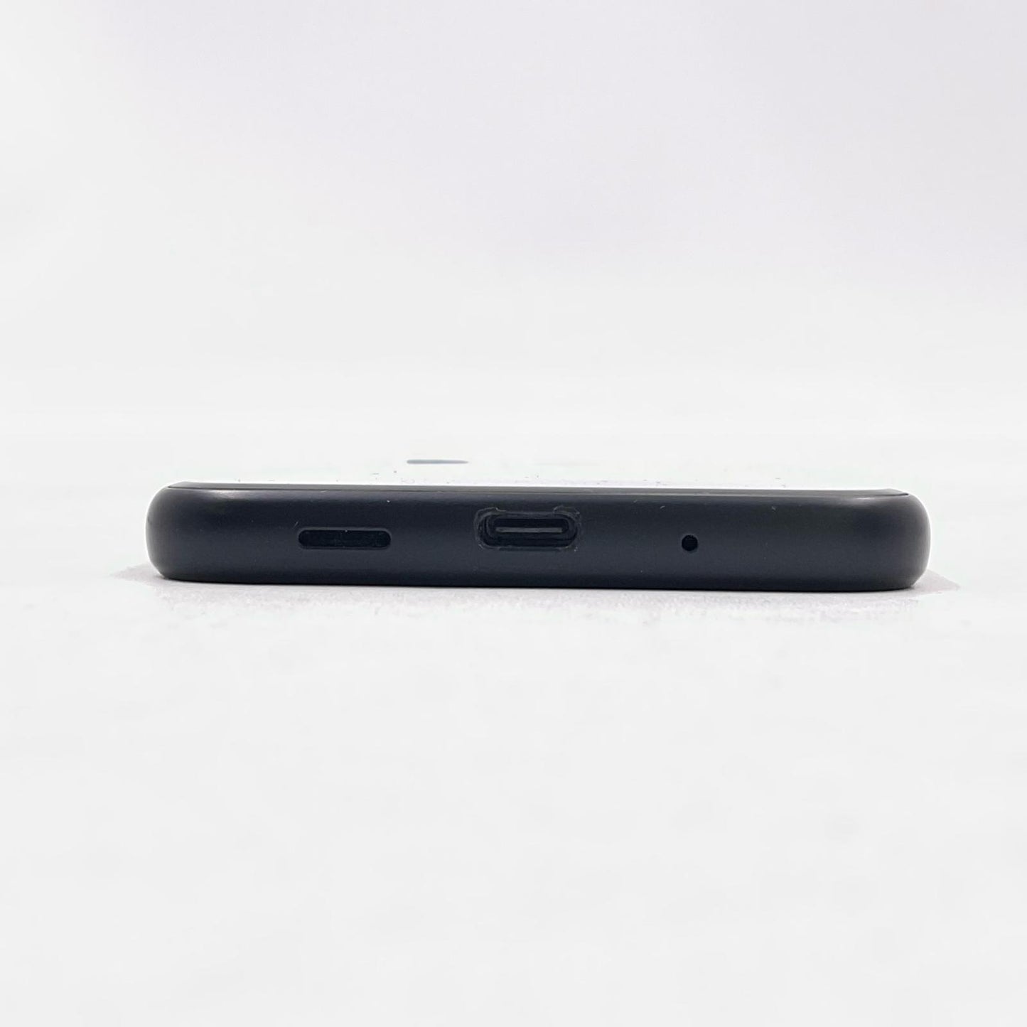 【全額返金保証】【最速発送】京セラ GRATINA 32GB au KYV48 白ロム 動作確認済