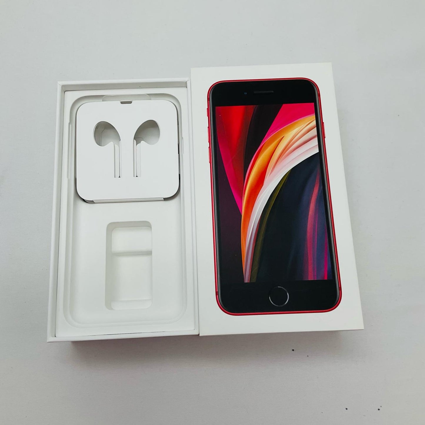 【全額返金保証】【最速発送】Apple iPhone iPhone SE(第2世代) 128GB プロダクトレッド docomo SIMフリー 白ロム 動作確認済 78%