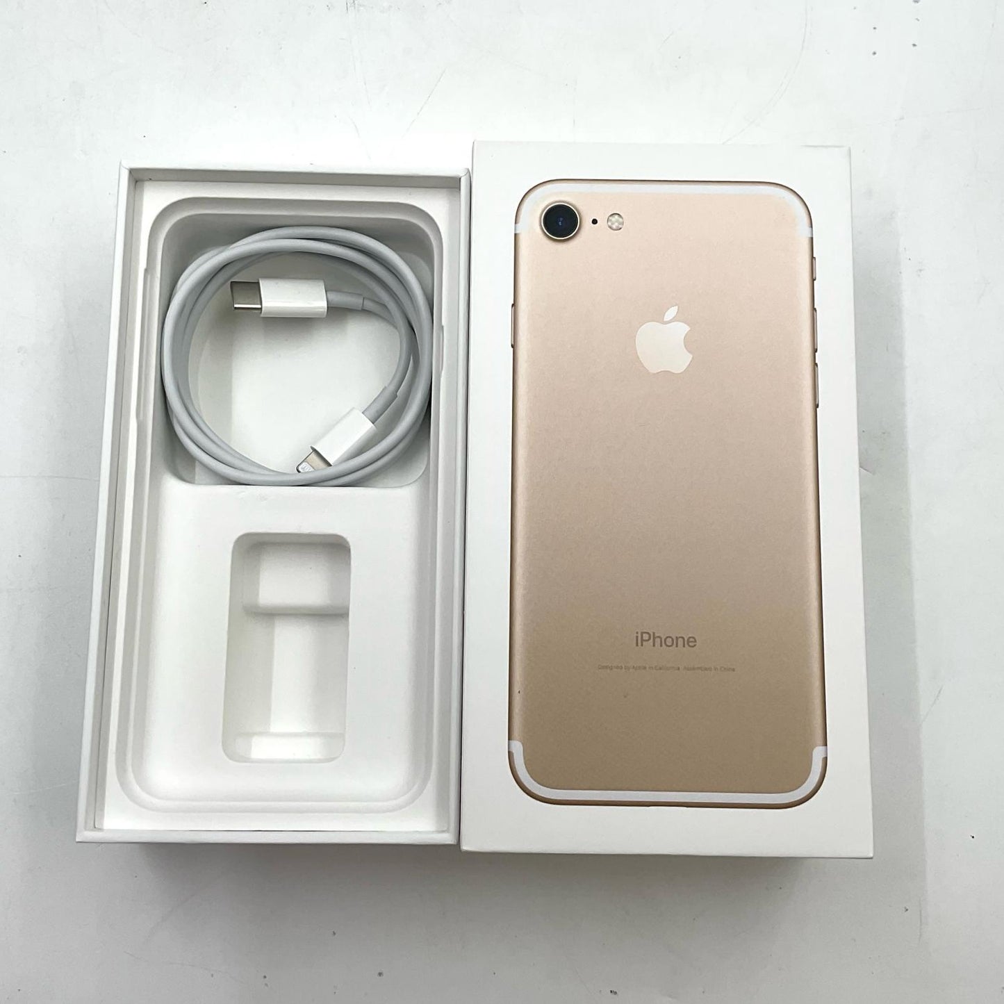 【全額返金保証】【最速発送】Apple iPhone iPhone 7 32GB ゴールド docomo 白ロム 動作確認済 78%