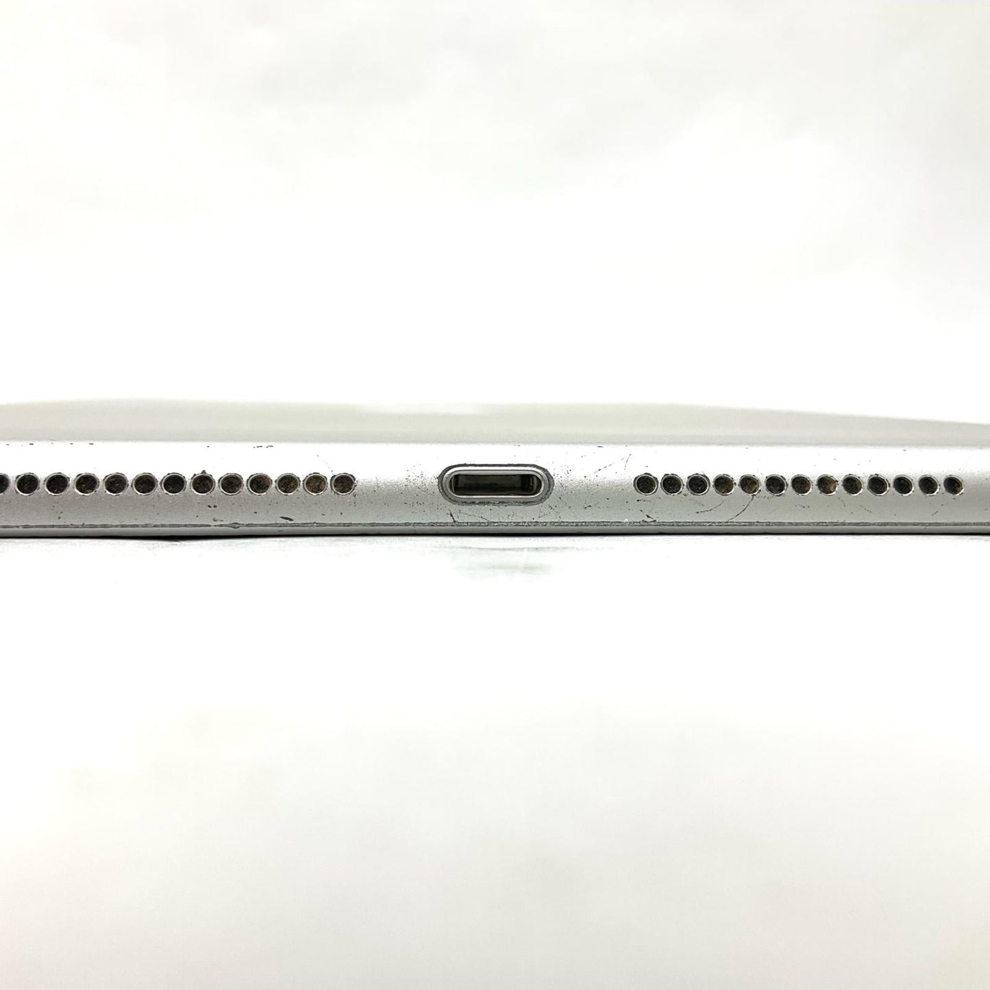 【最速発送】Apple iPad iPad 第9世代 Wi-Fi+Cellular 64GB シルバー docomo SIMフリー 白ロム【難有】