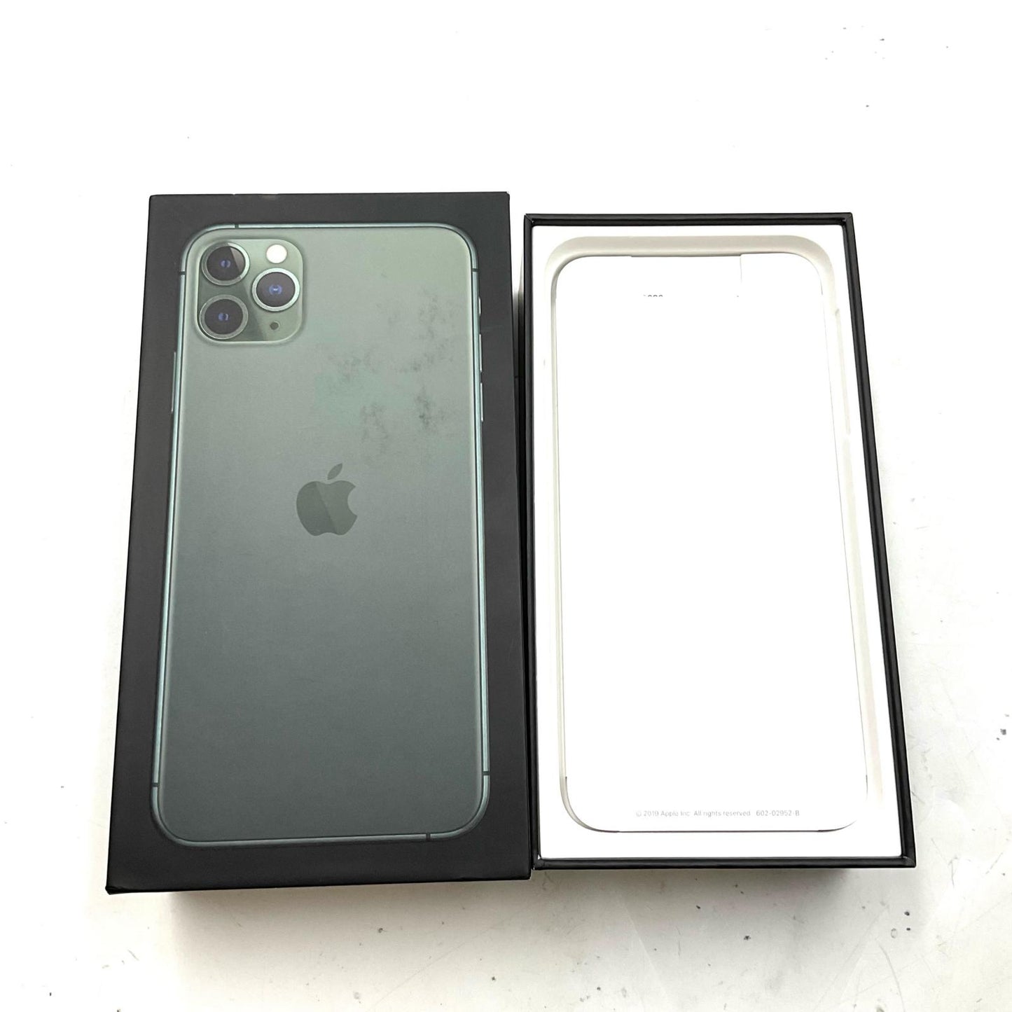 【全額返金保証】【最速発送】Apple iPhone iPhone 11 Pro Max 256GB ミッドナイトグリーン au 白ロム 動作確認済 76%