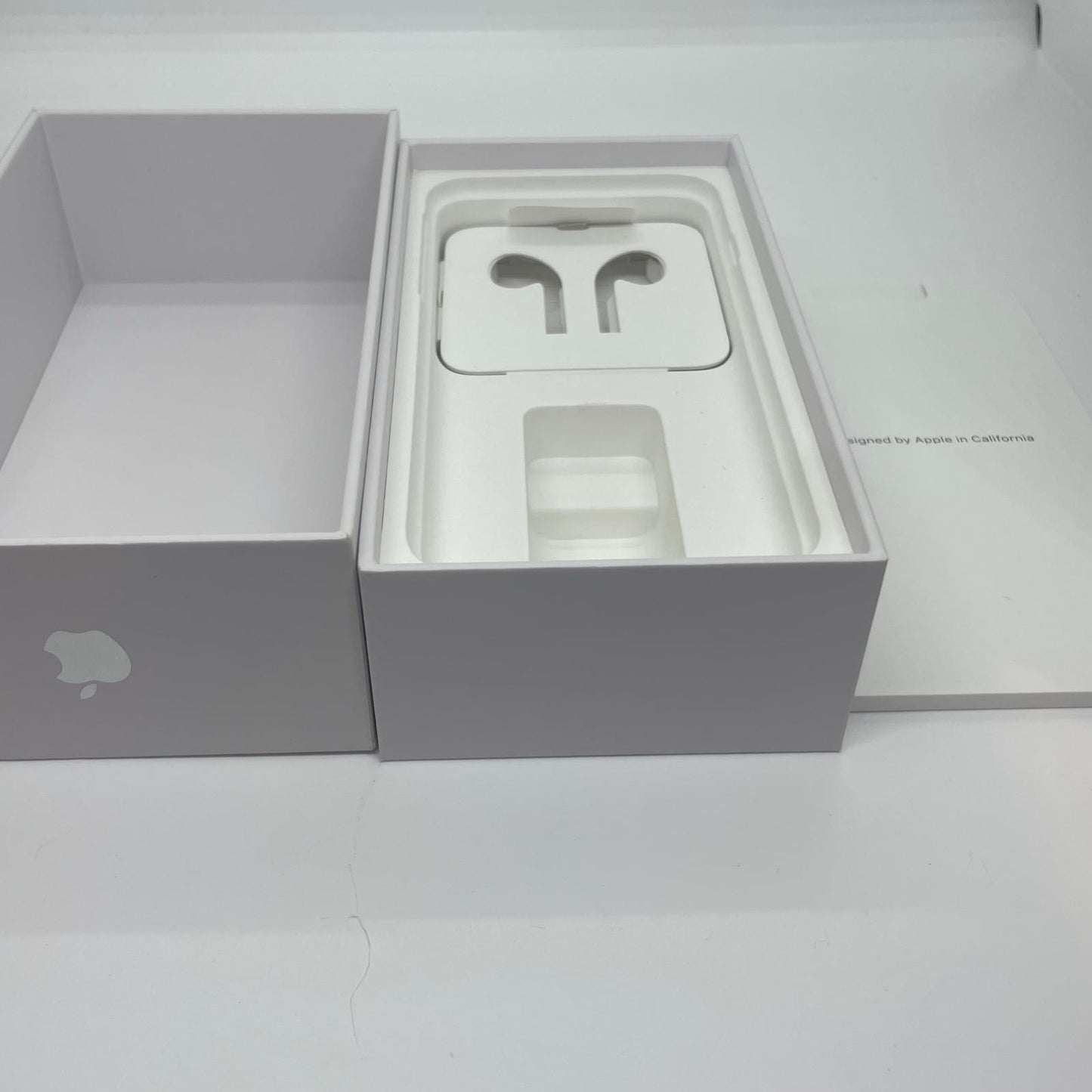 【最速発送】Apple iPhone iPhone 8 64GB シルバー docomo 白ロム【難有】 75%