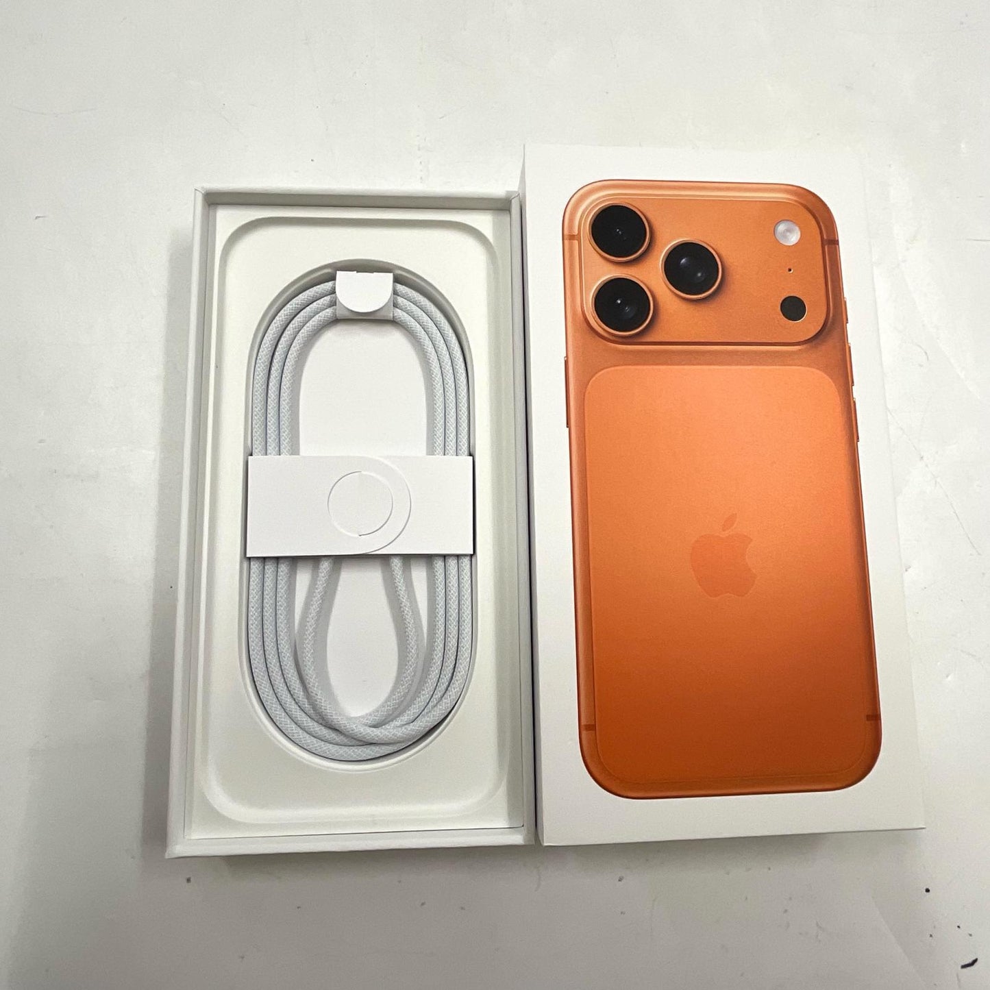 【全額返金保証】【最速発送】Apple iPhone iPhone 17 Pro 1TB コズミックオレンジ docomo 超美品 動作確認済 100%