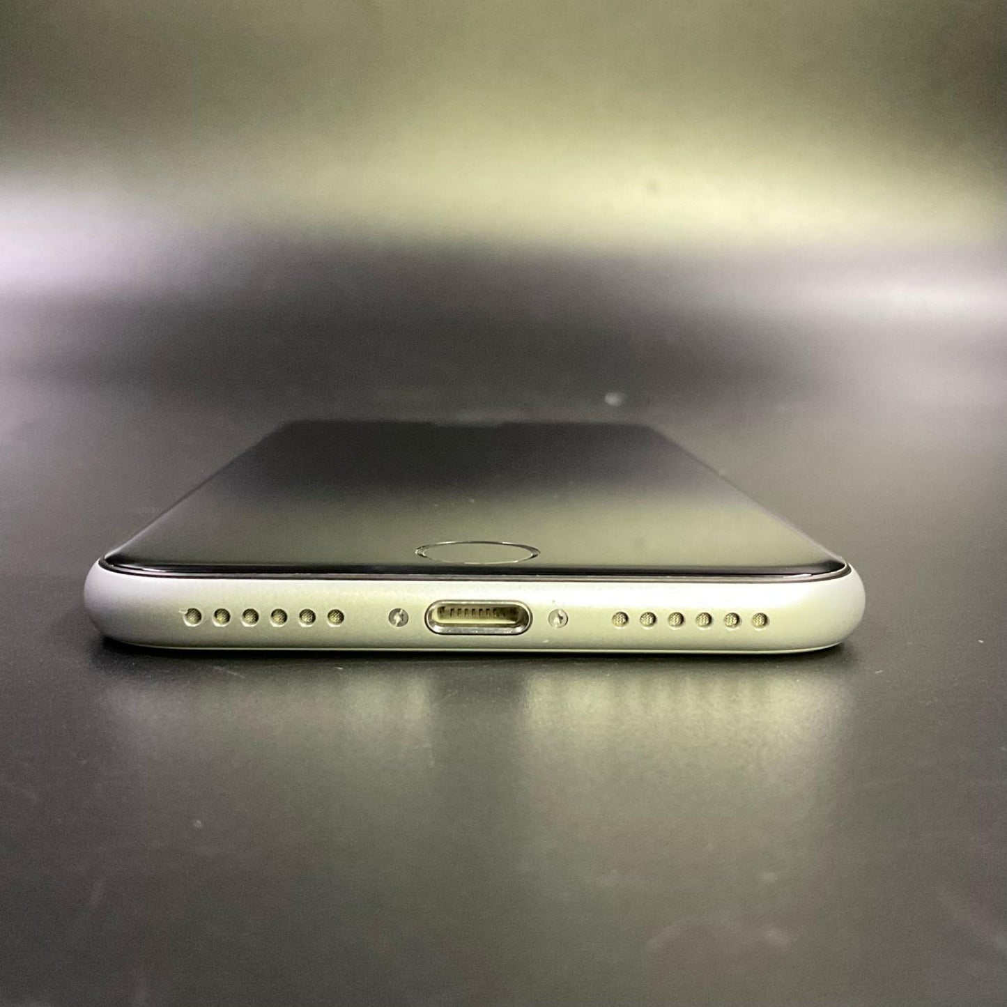 【全額返金保証】【最速発送】Apple iPhone iPhone SE(第2世代) 64GB ホワイト mineo 白ロム 美品 動作確認済 81%