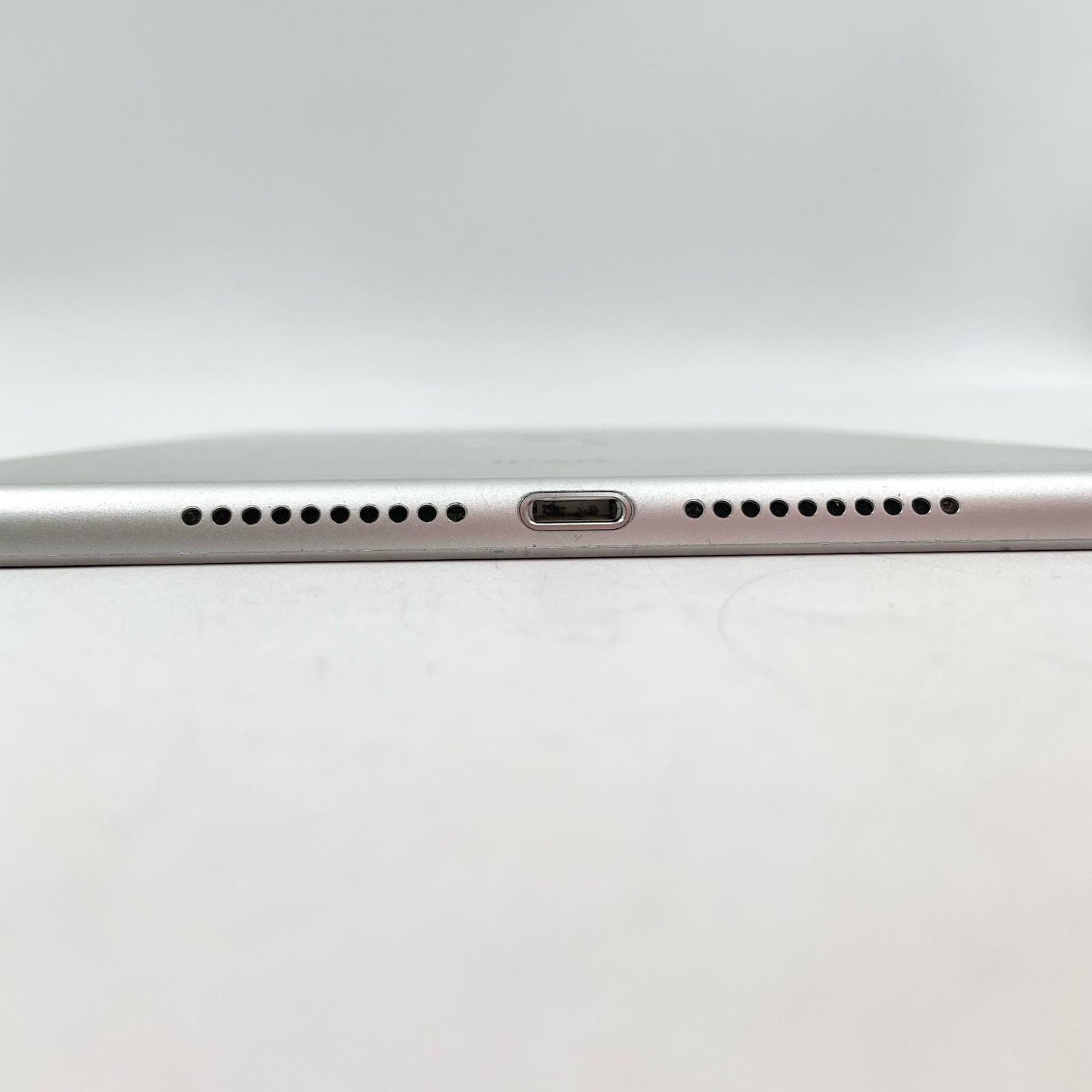 【最速発送】Apple iPad mini 4 7.9インチ 第4世代 128GB シルバー WiFi+Cellular Softbank SIMフリー 白ロム【難有】