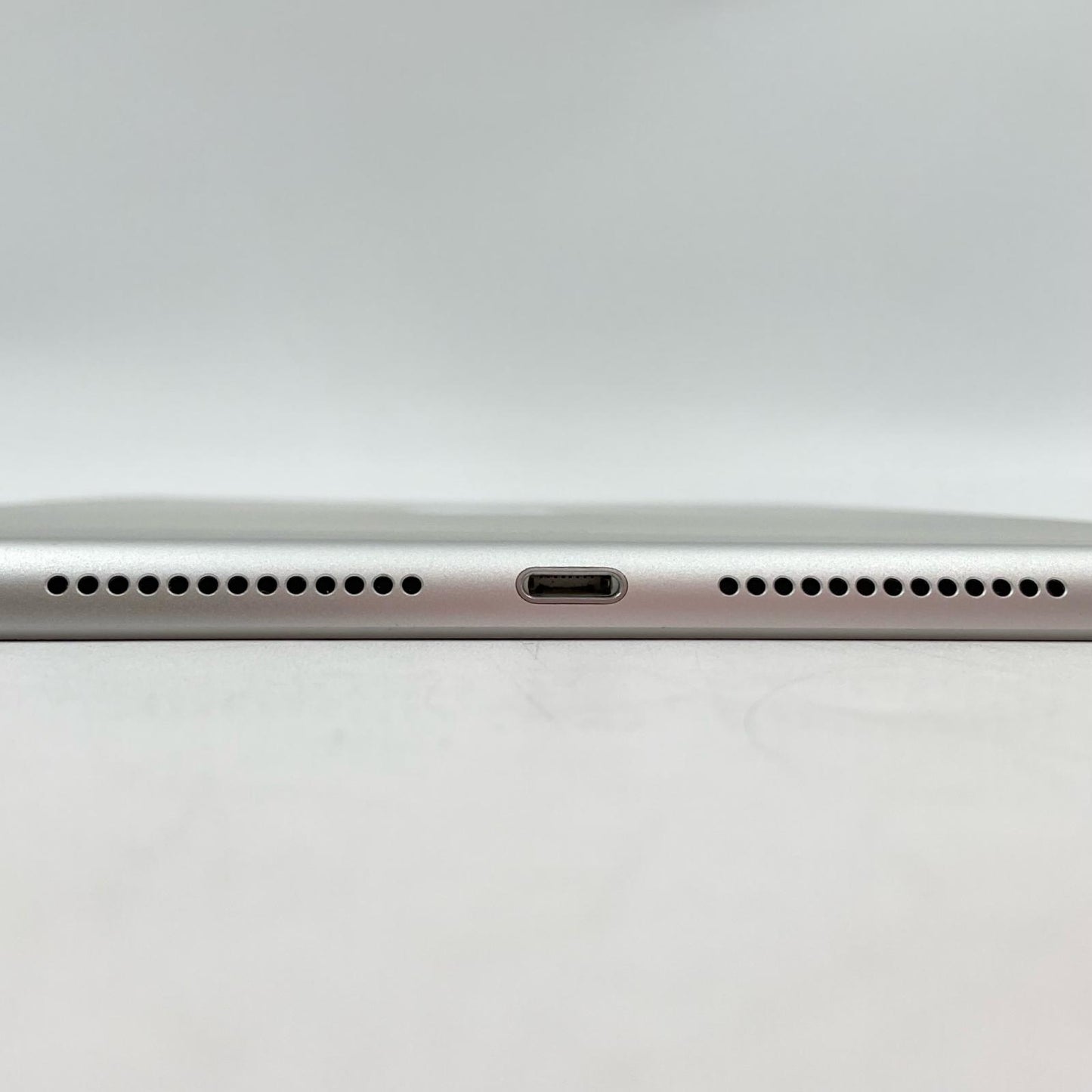 【全額返金保証】【最速発送】Apple iPad iPad 10.2インチ 第9世代 64GB シルバー WiFi+Cellular au 白ロム 美品 動作確認済