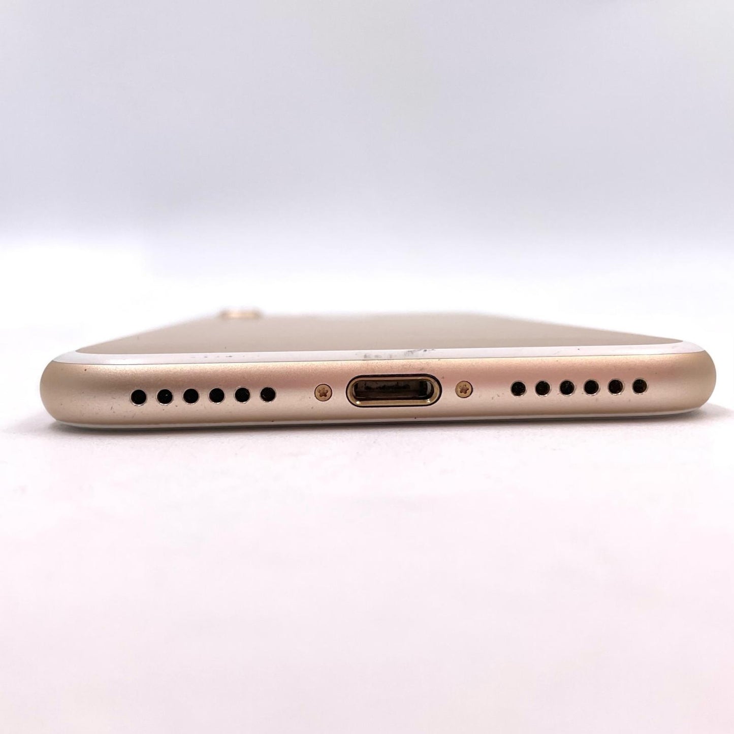 【全額返金保証】【最速発送】Apple iPhone iPhone 7 128GB ゴールド docomo SIMフリー 白ロム 動作確認済 77%