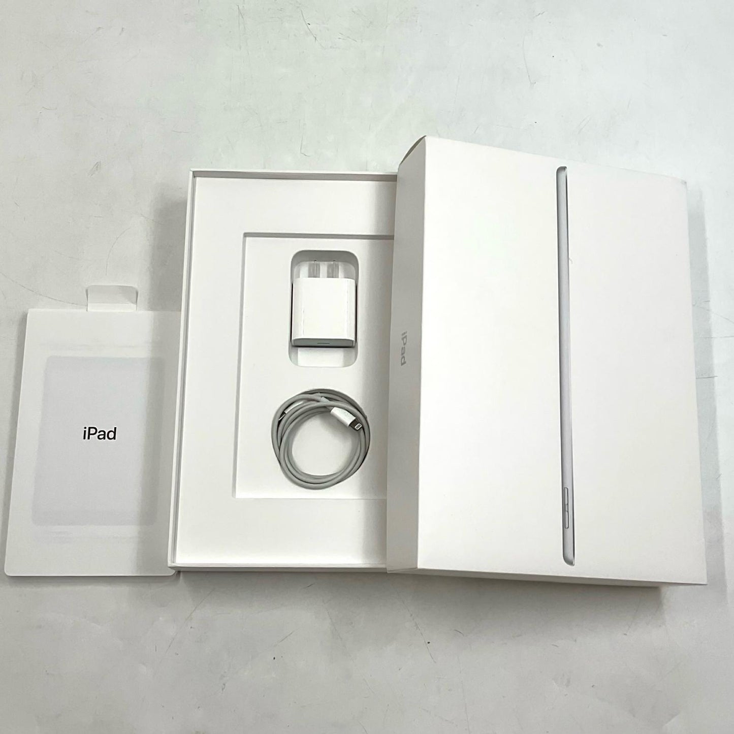 【全額返金保証】【最速発送】Apple iPad iPad 10.2インチ 第9世代 64GB シルバー Wi-Fi 動作確認済