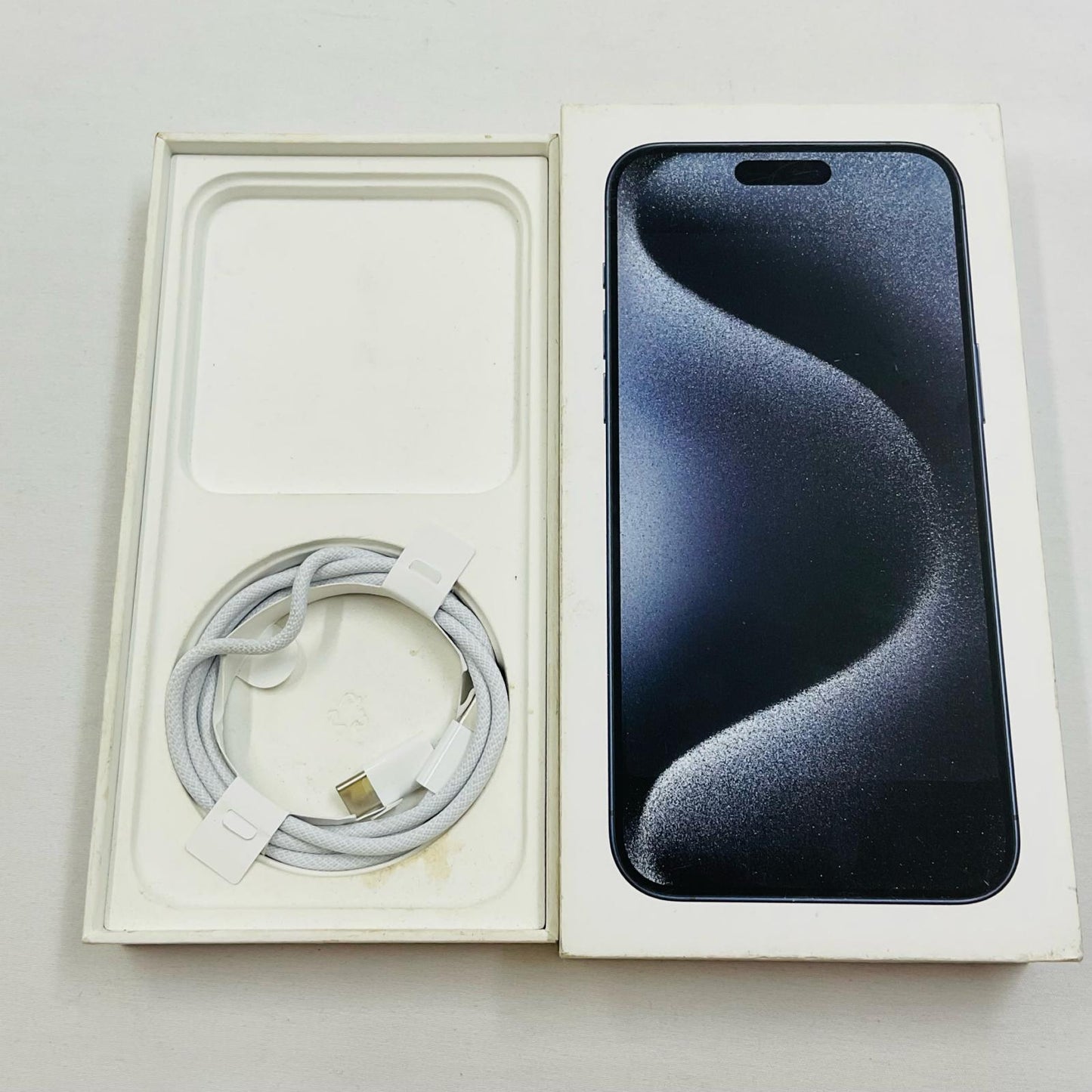 【全額返金保証】【最速発送】Apple iPhone iPhone 15 Pro Max 256GB ブルーチタニウム Softbank 白ロム 動作確認済 81%