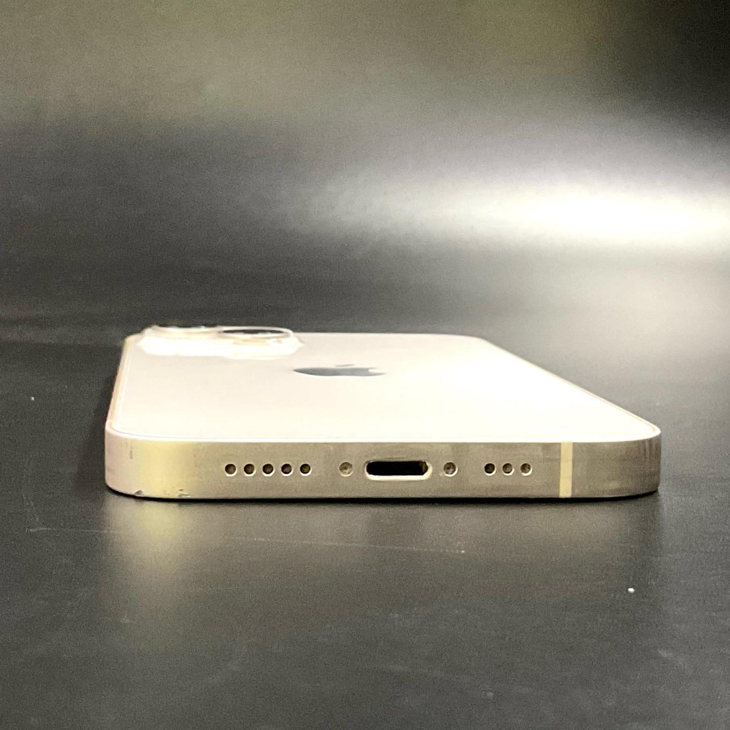 【全額返金保証】【最速発送】Apple iPhone iPhone 13 128GB スターライト docomo SIMフリー 白ロム 動作確認済 74%